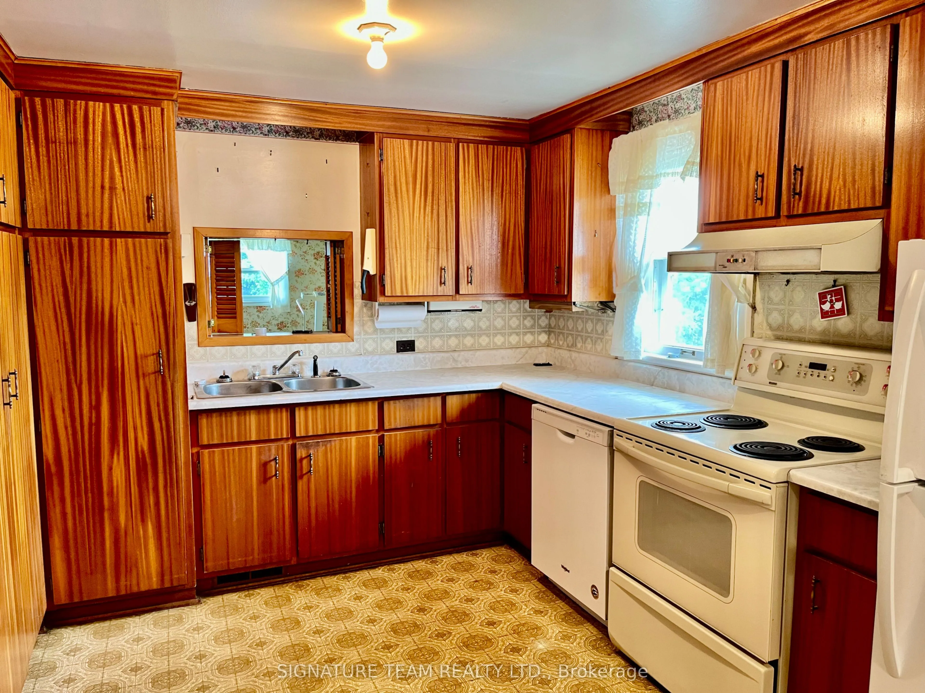 292 Bonnechere Street W