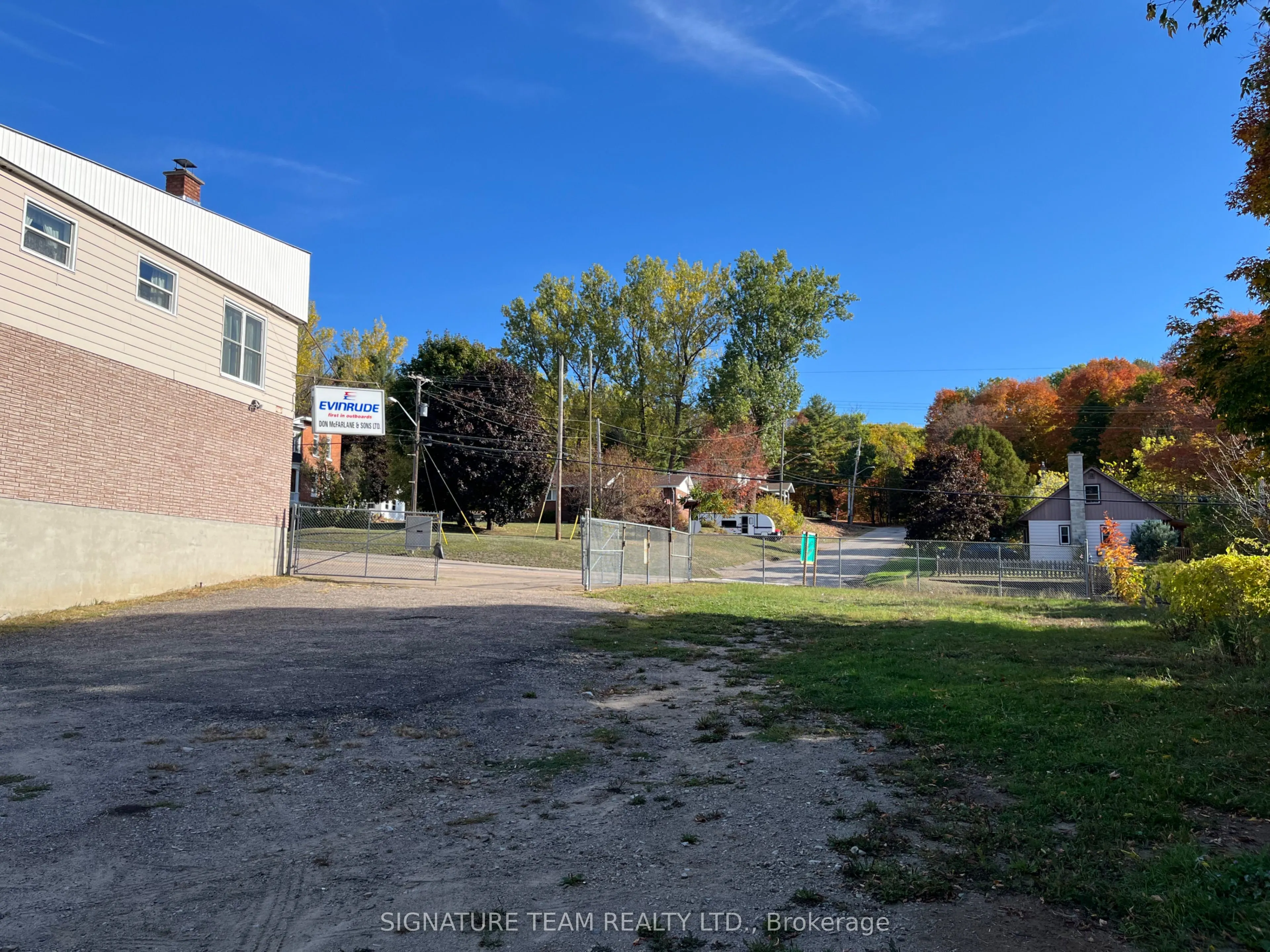 292 Bonnechere Street W