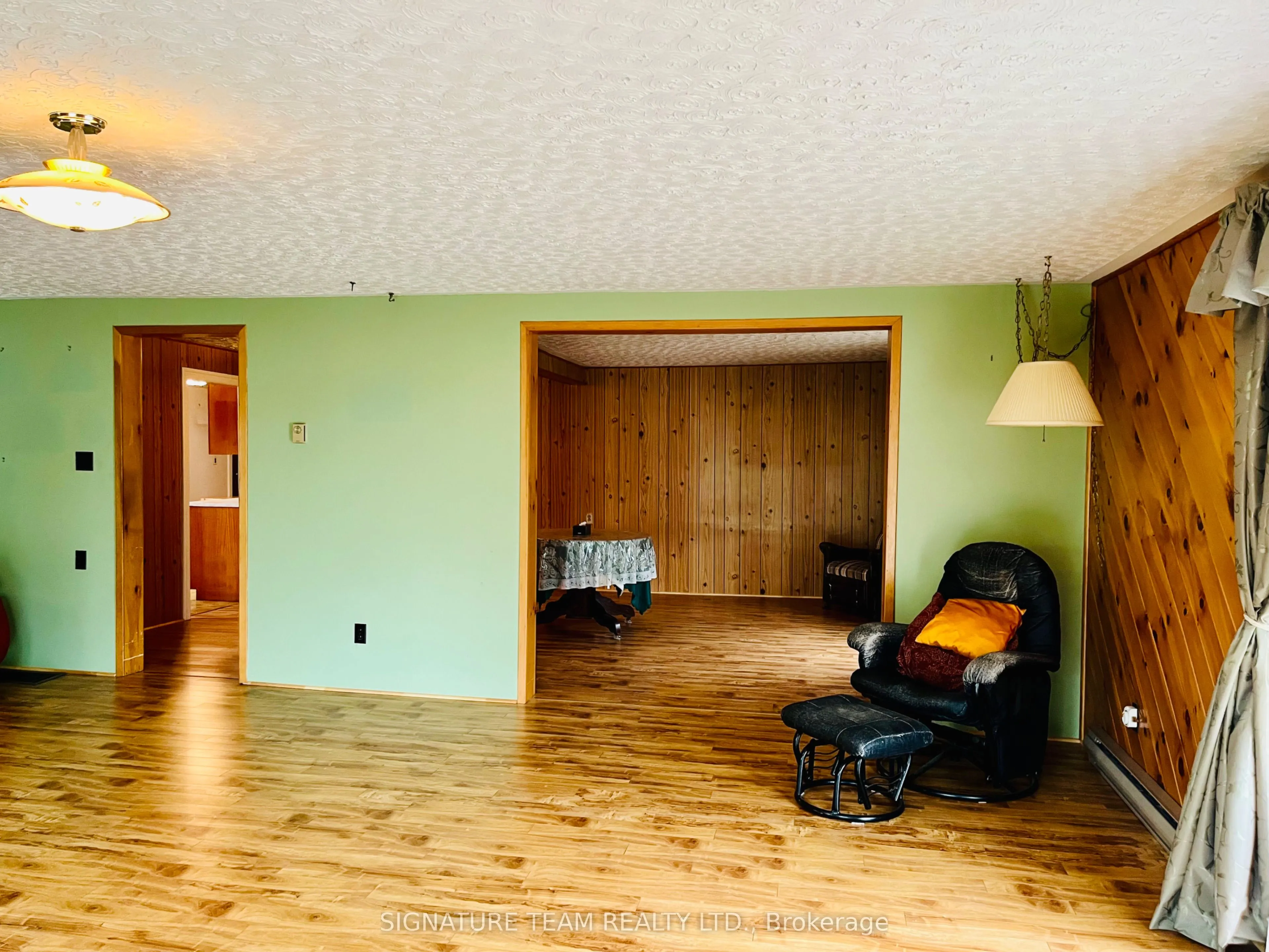 292 Bonnechere Street W