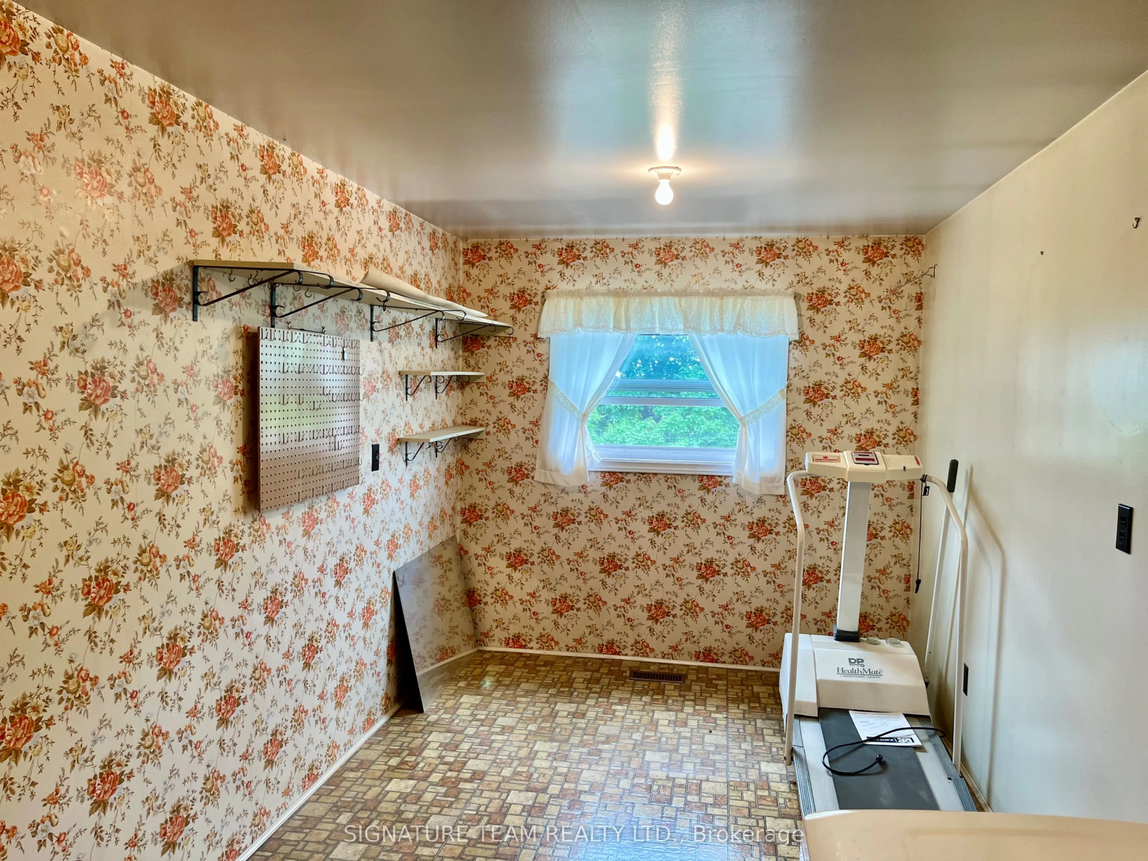 292 Bonnechere Street W