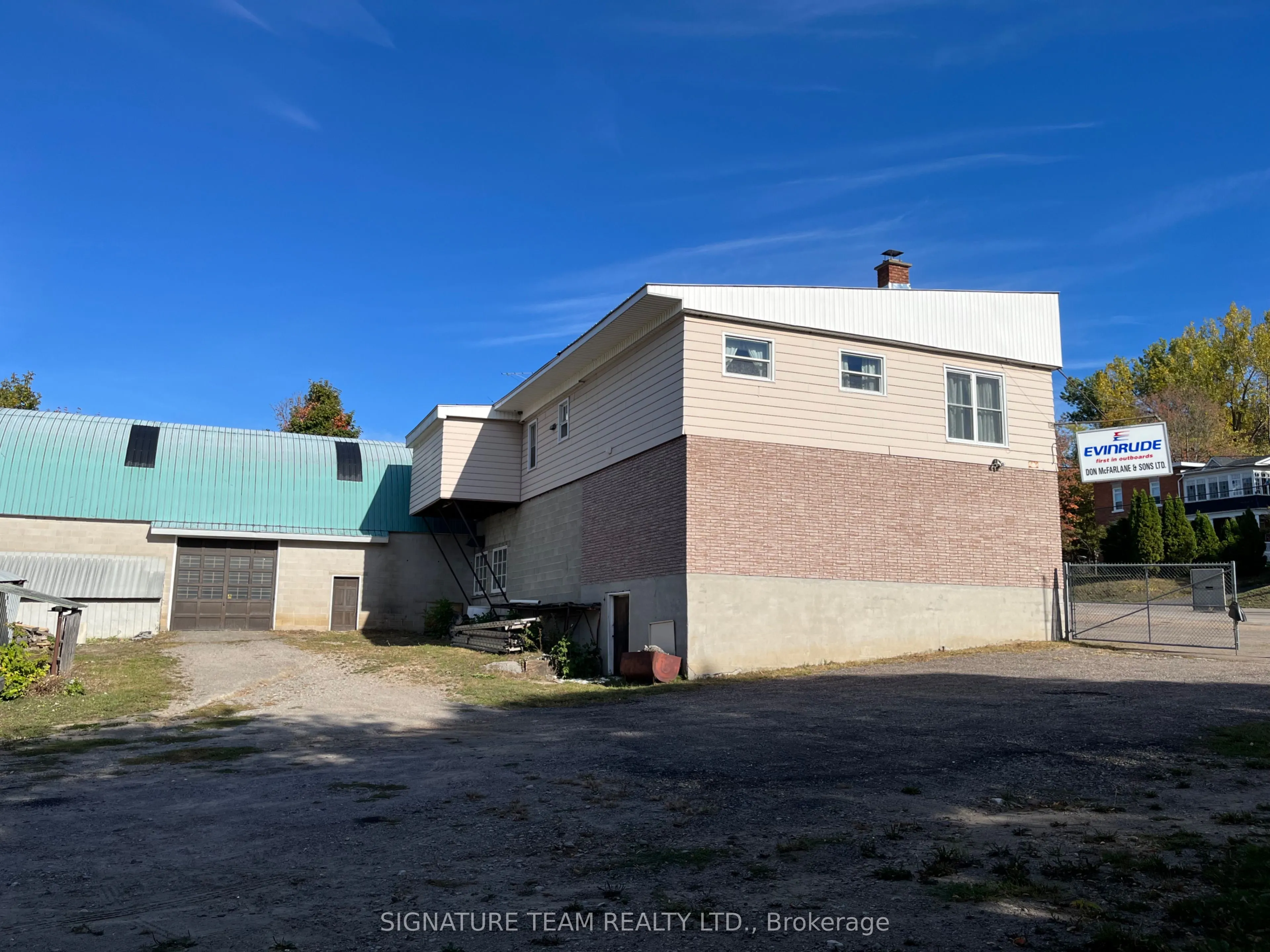 292 Bonnechere Street W