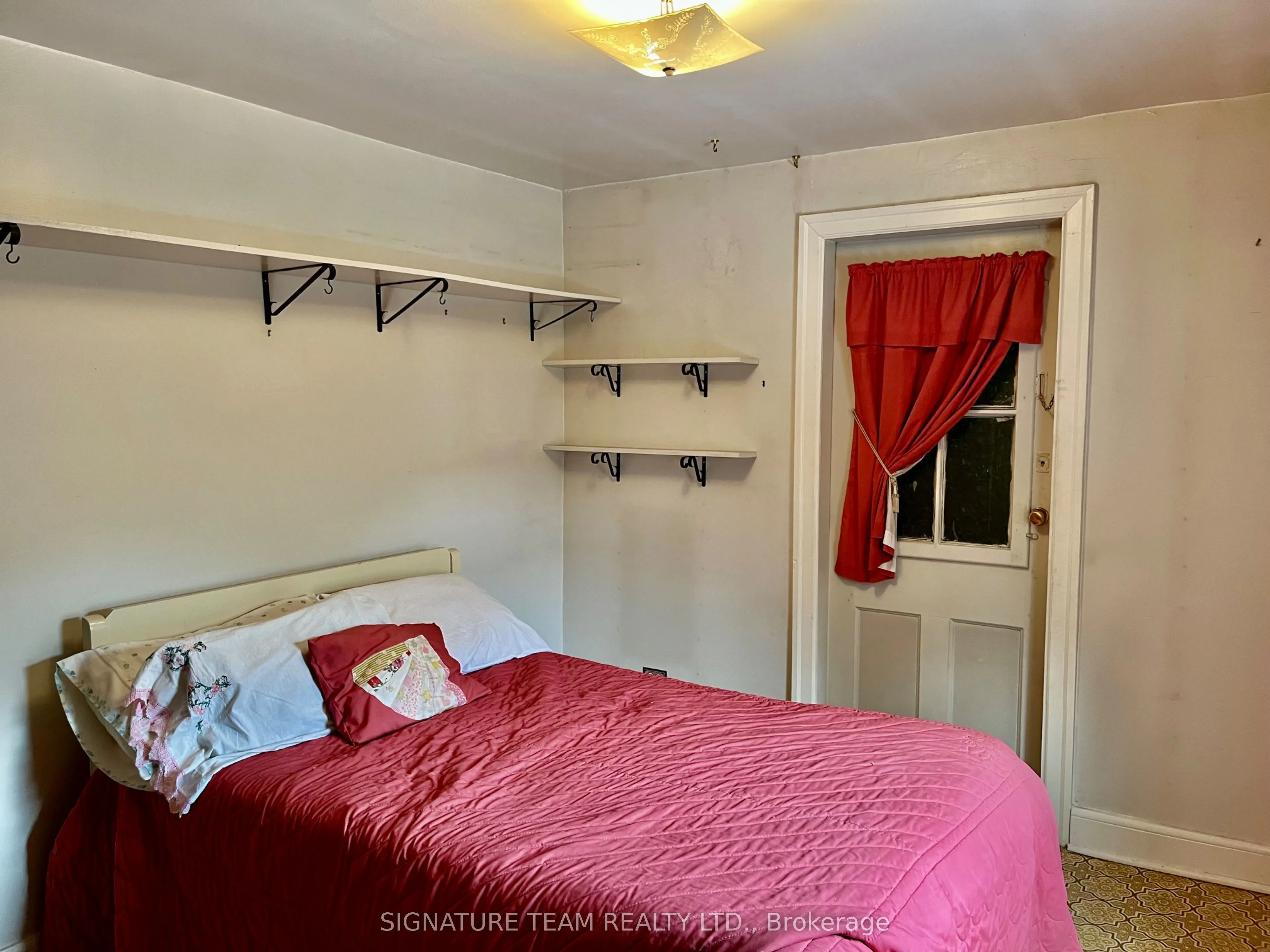 292 Bonnechere Street W