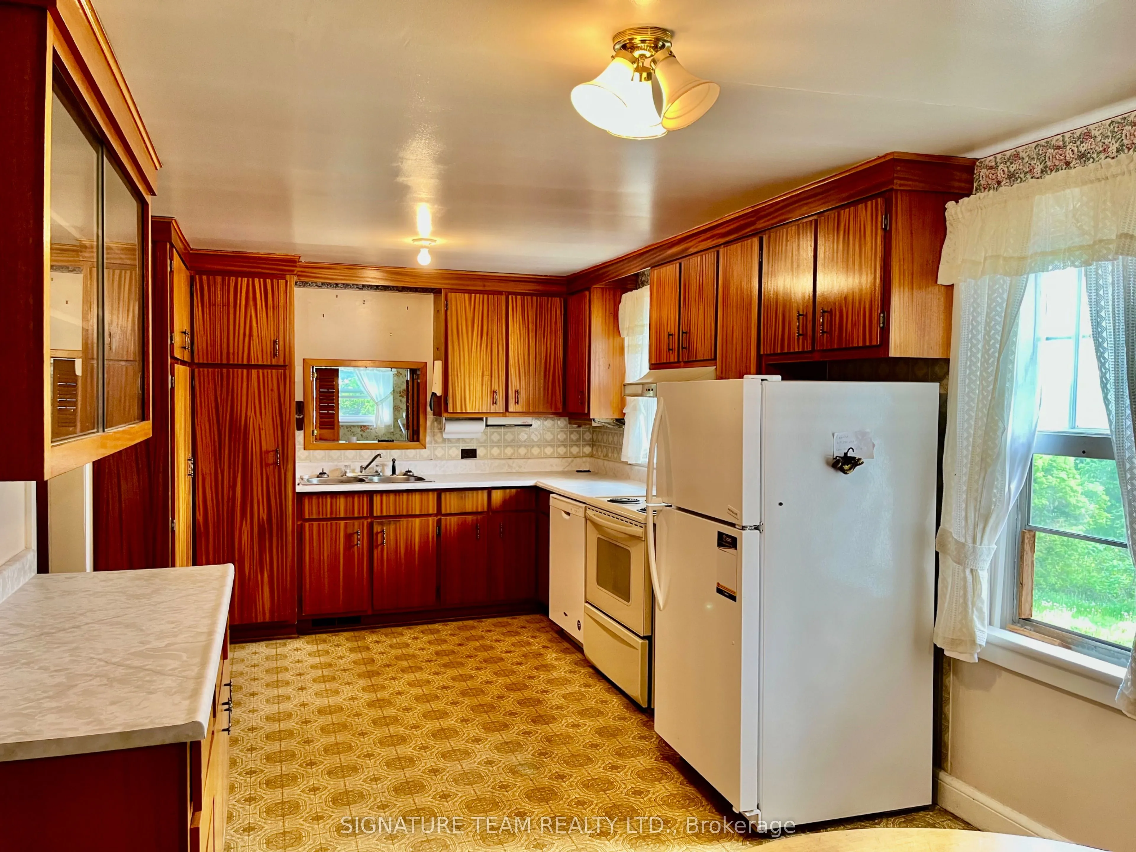 292 Bonnechere Street W