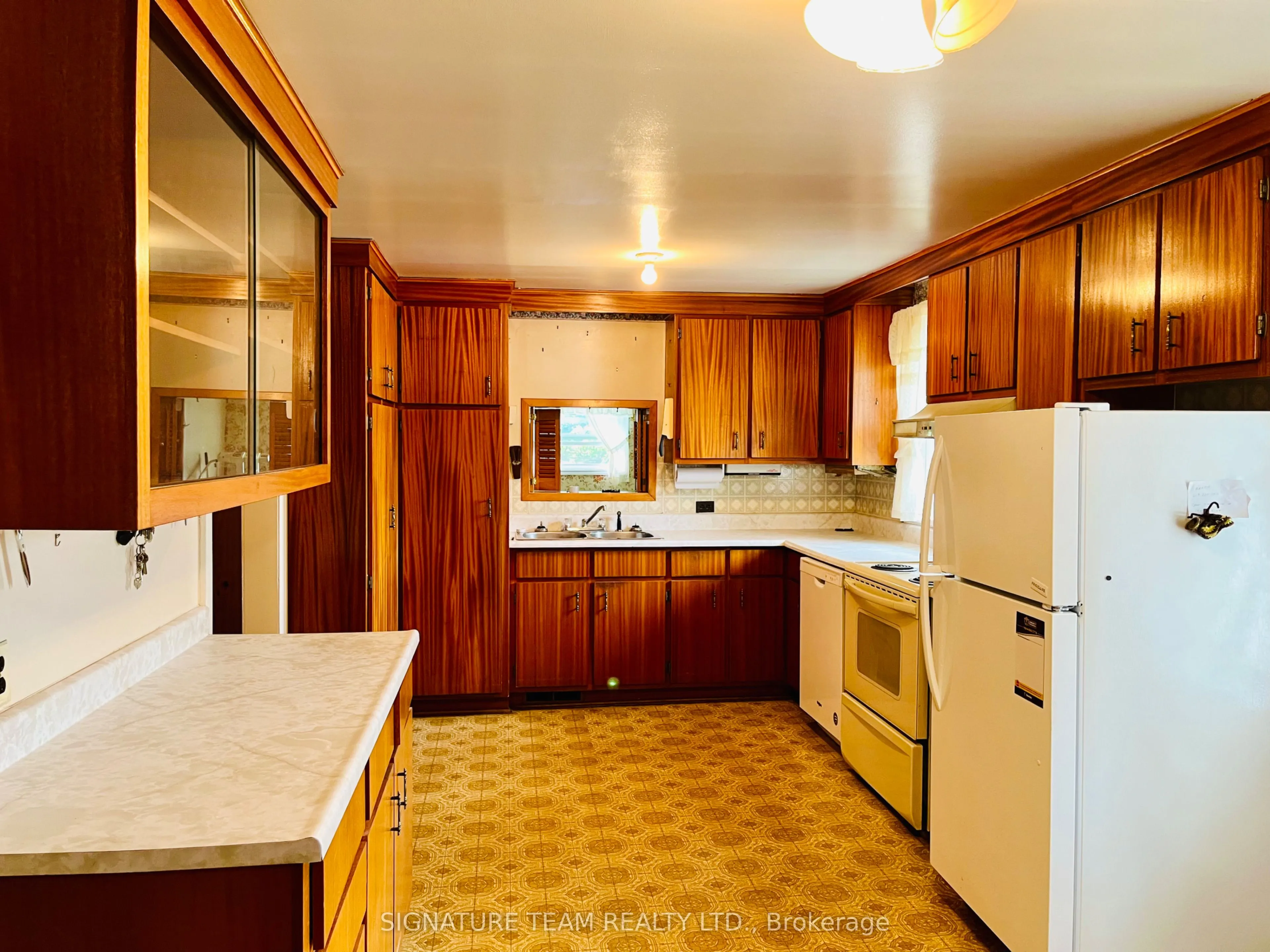 292 Bonnechere Street W