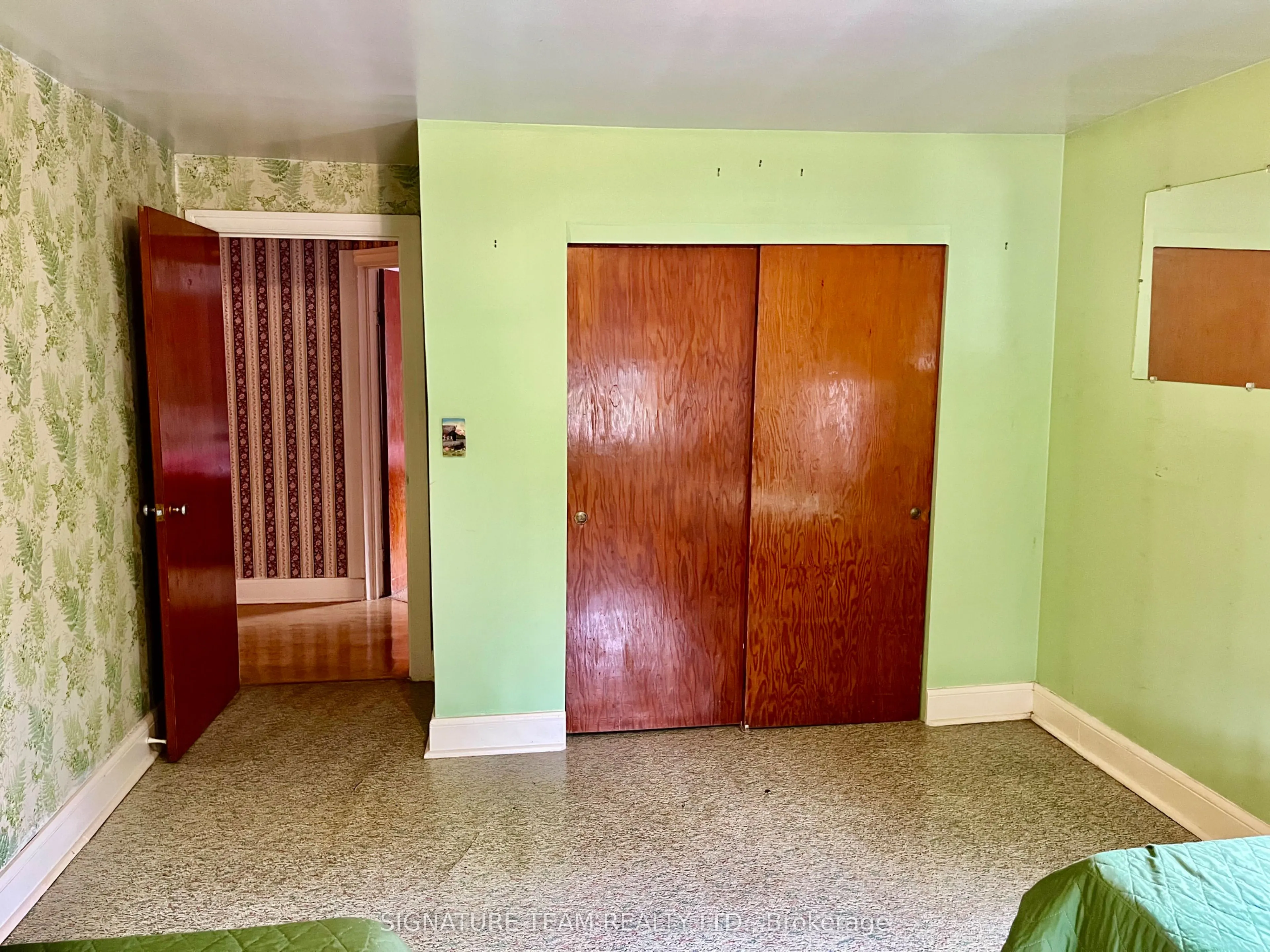 292 Bonnechere Street W