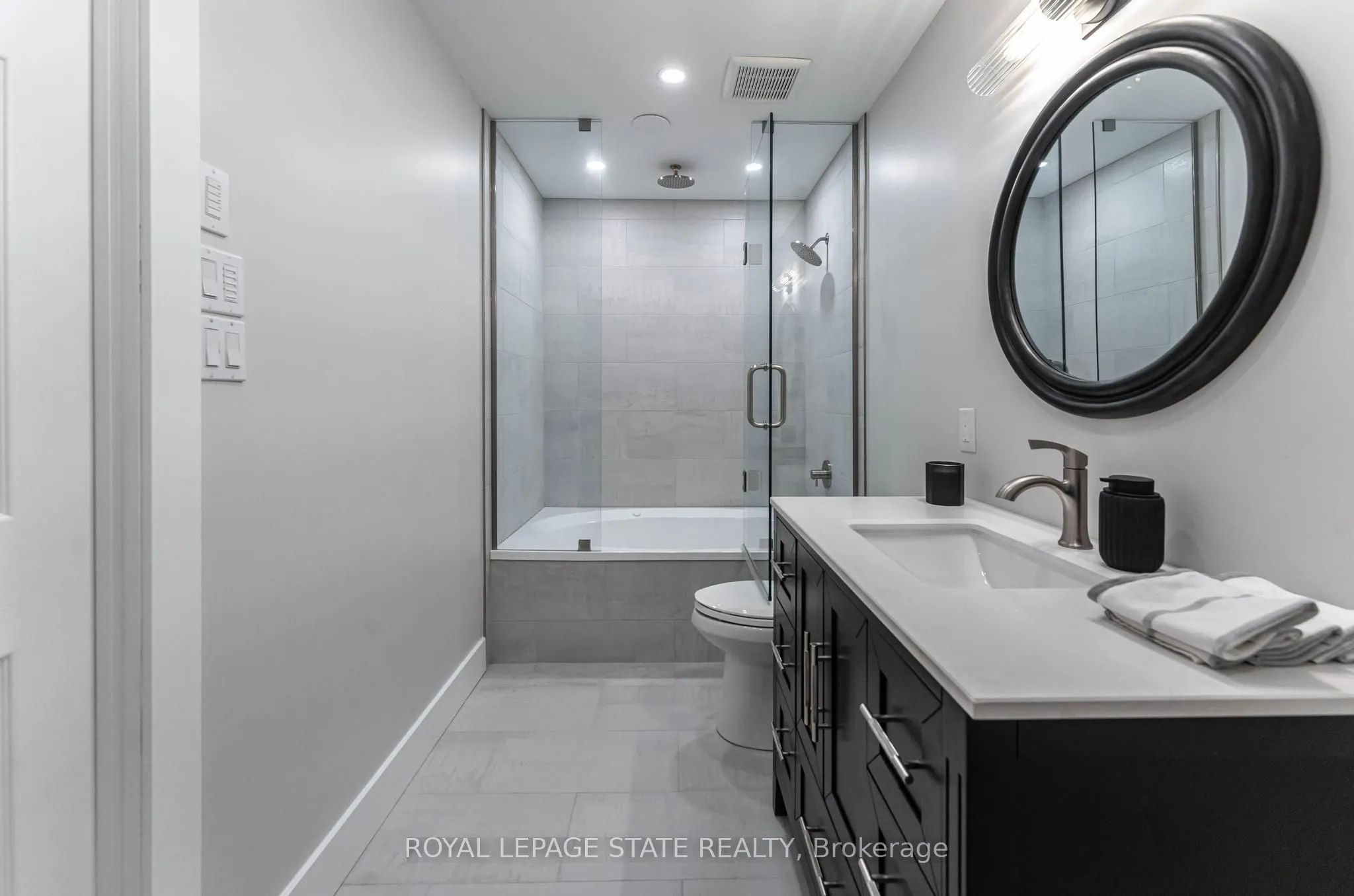 67 Caroline Street S, #1703