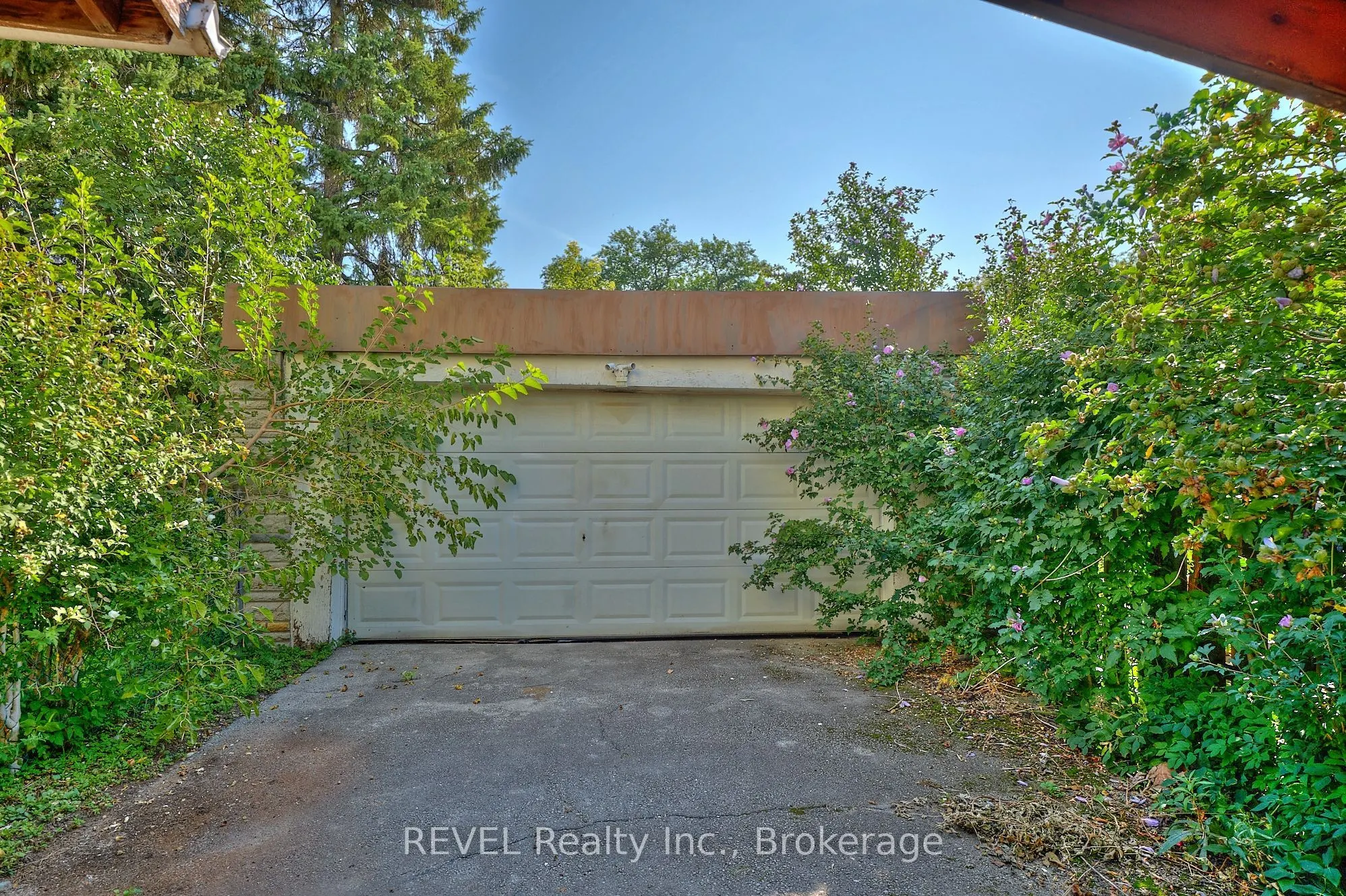5806 Prince Edward Avenue