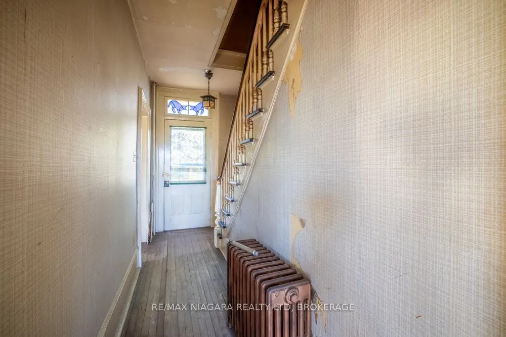 2295 CENTRE Street