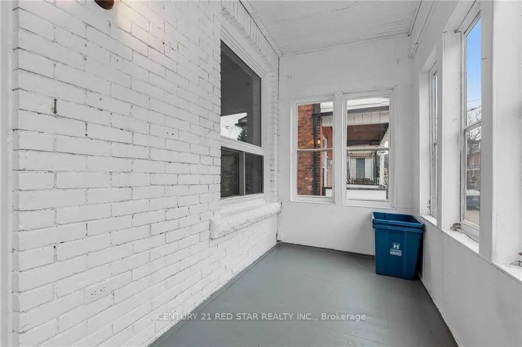 42 Arthur Avenue N