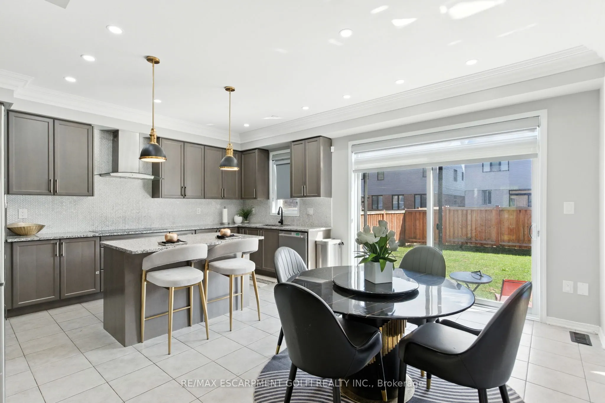 126 CACTUS Crescent
