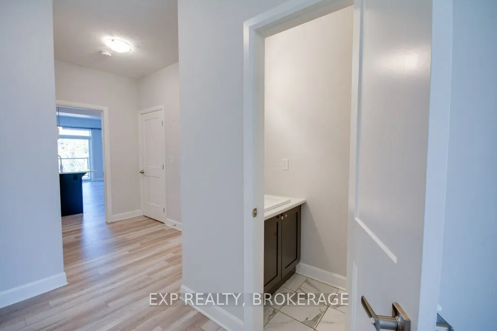 1261 Max Crescent