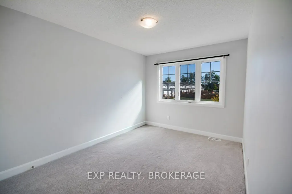 1261 Max Crescent