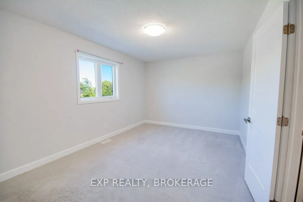 1261 Max Crescent