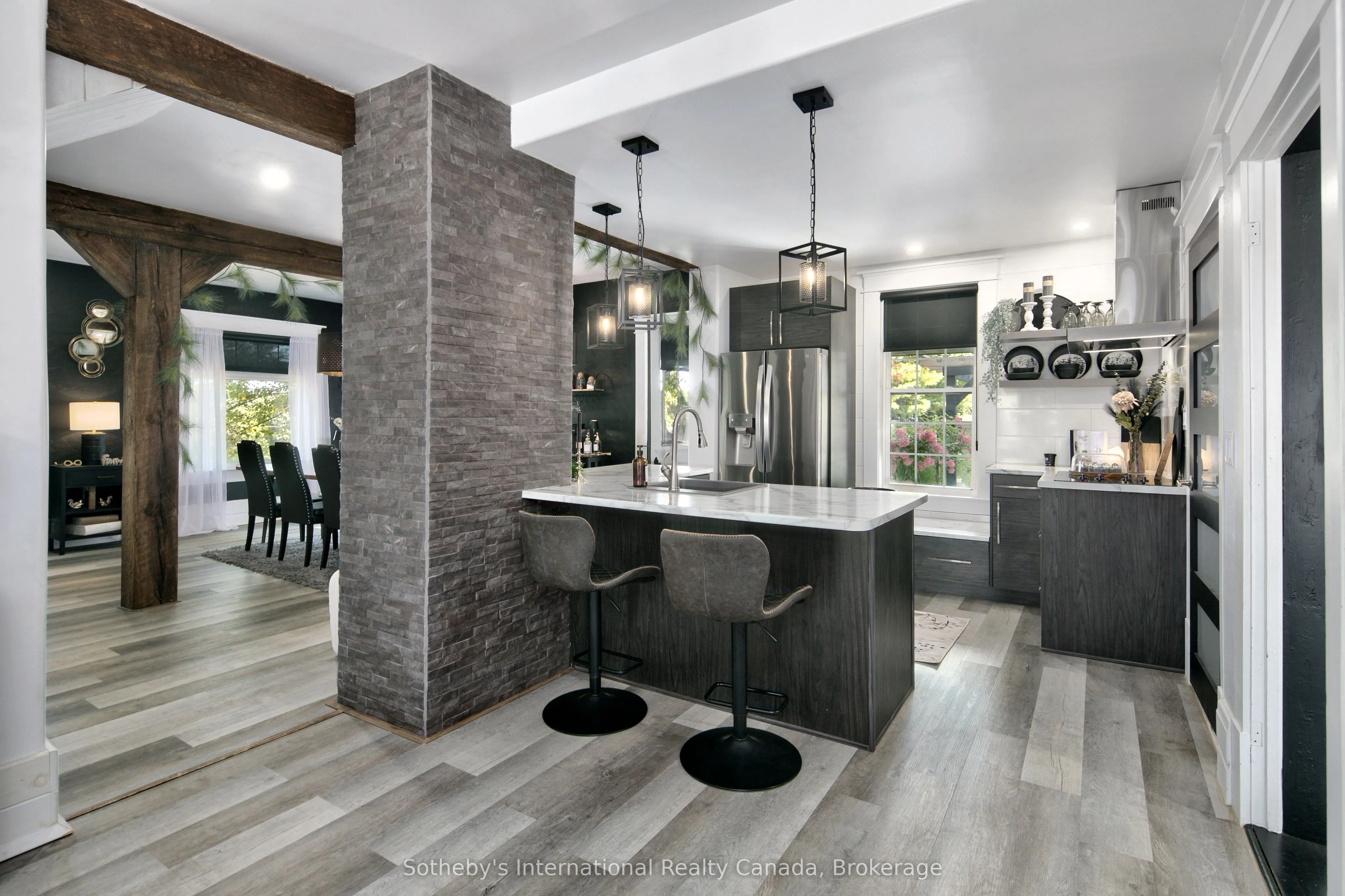 137840 GREY 12 Road