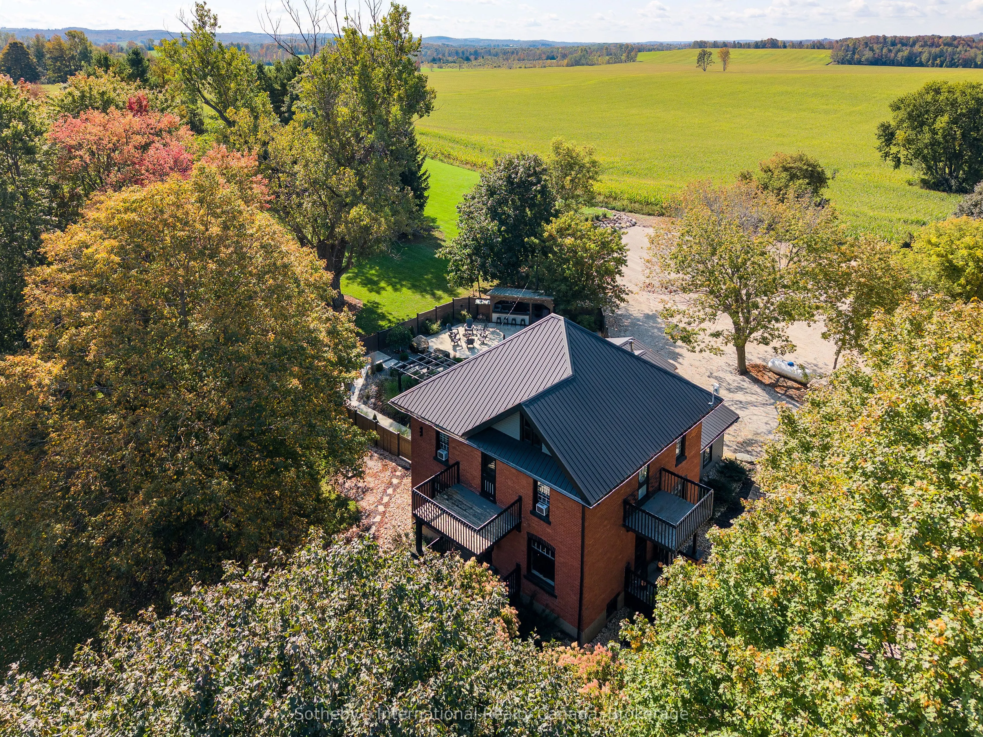 137840 GREY 12 Road
