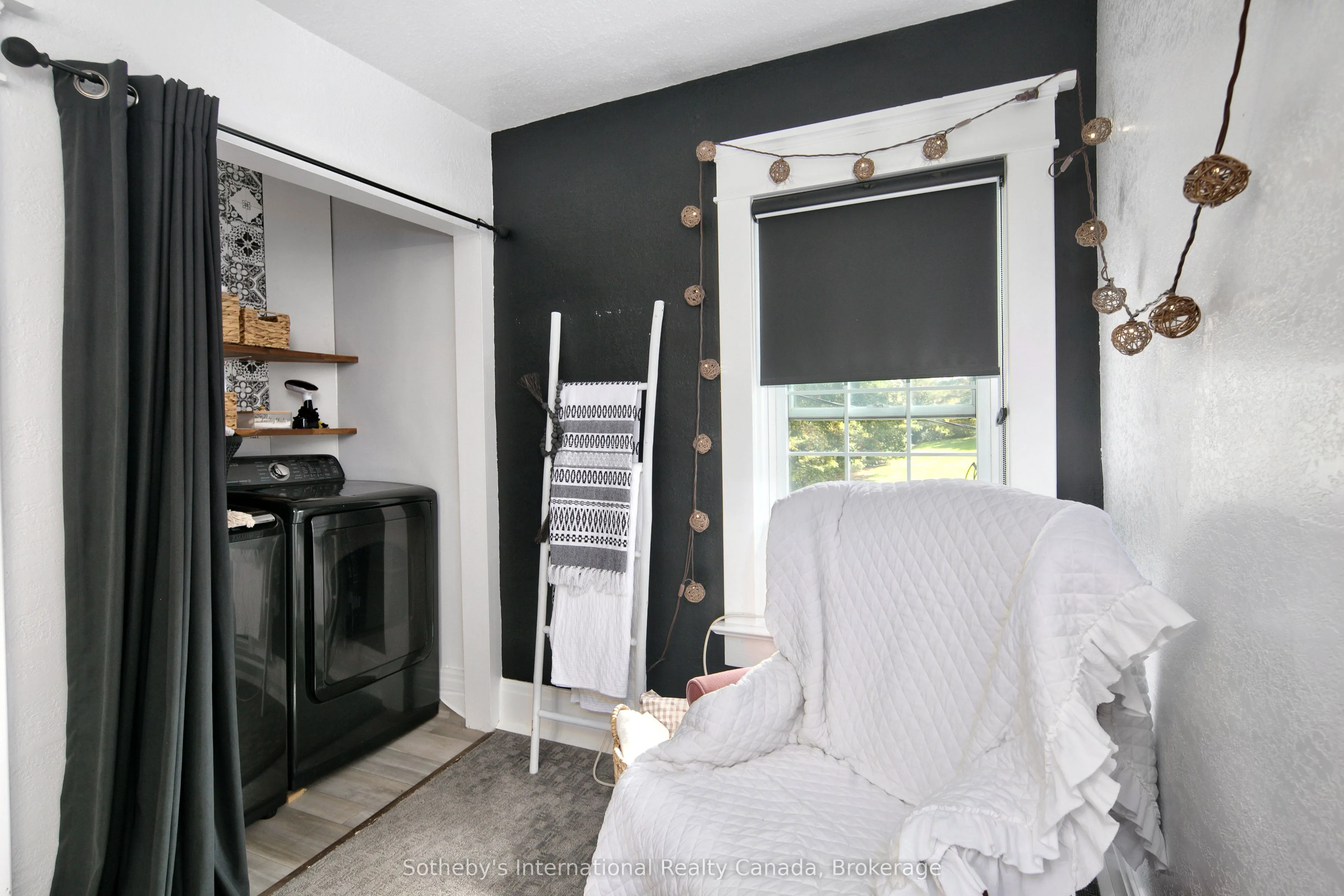 137840 GREY 12 Road