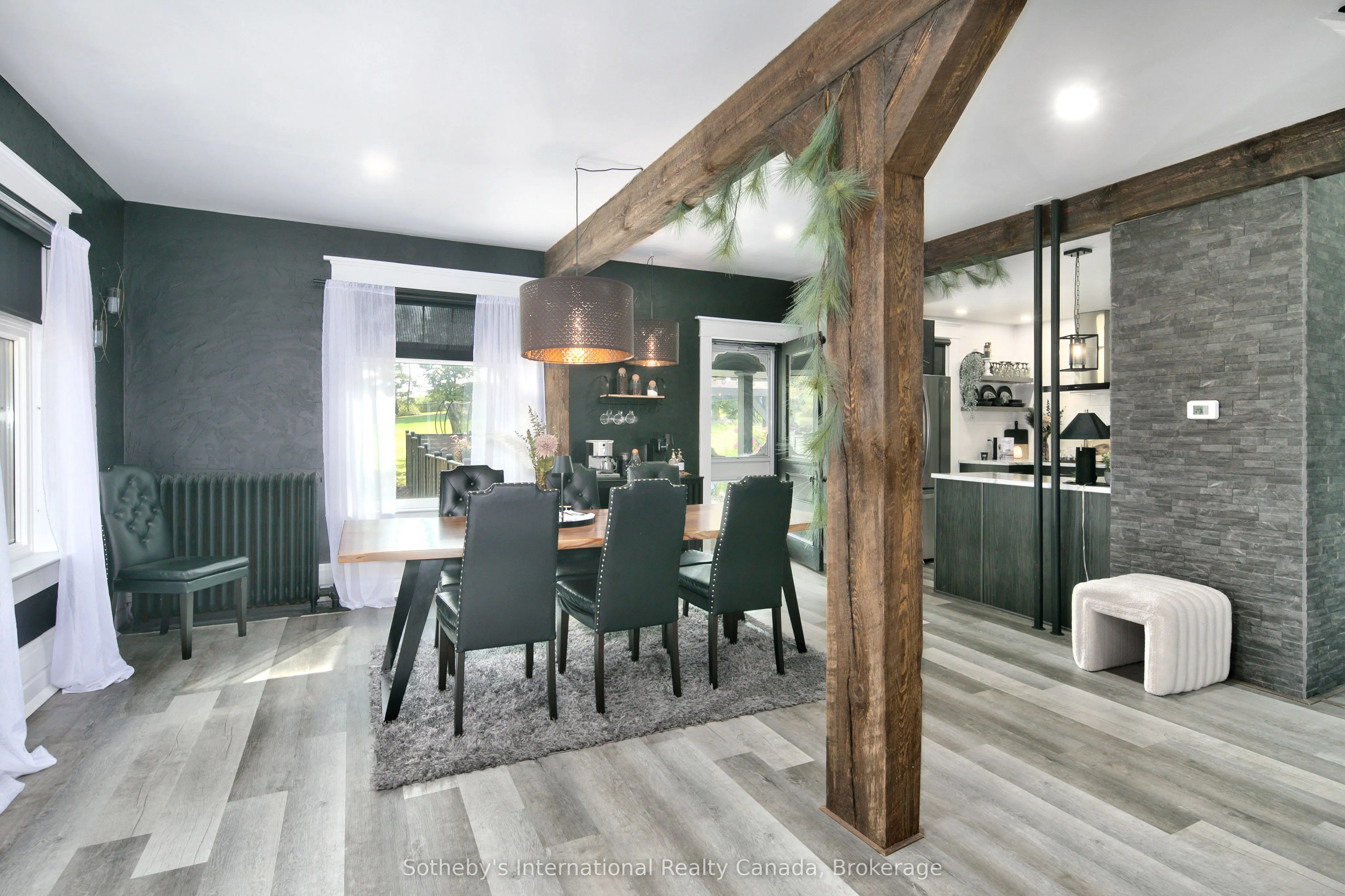 137840 GREY 12 Road
