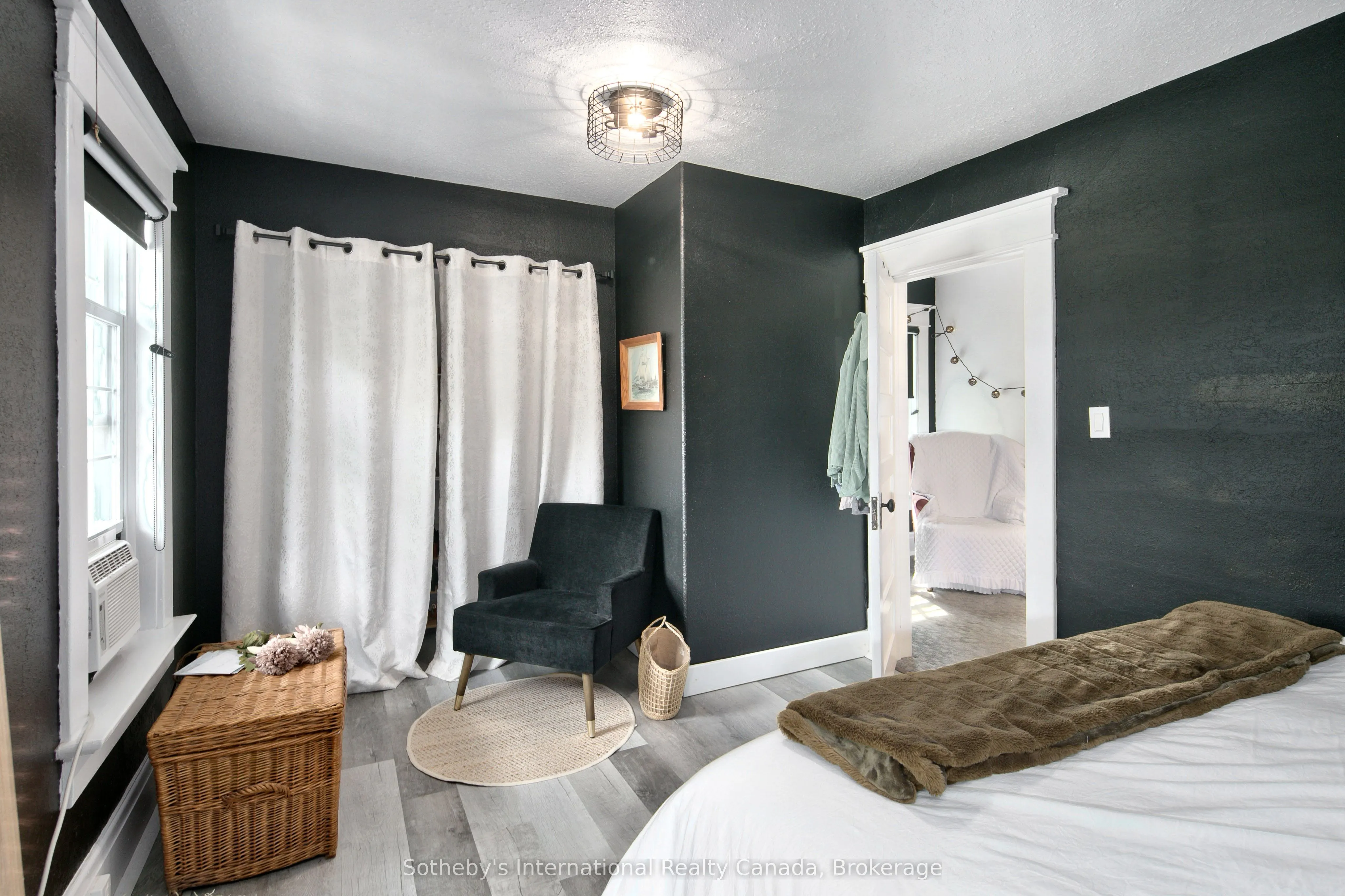 137840 GREY 12 Road