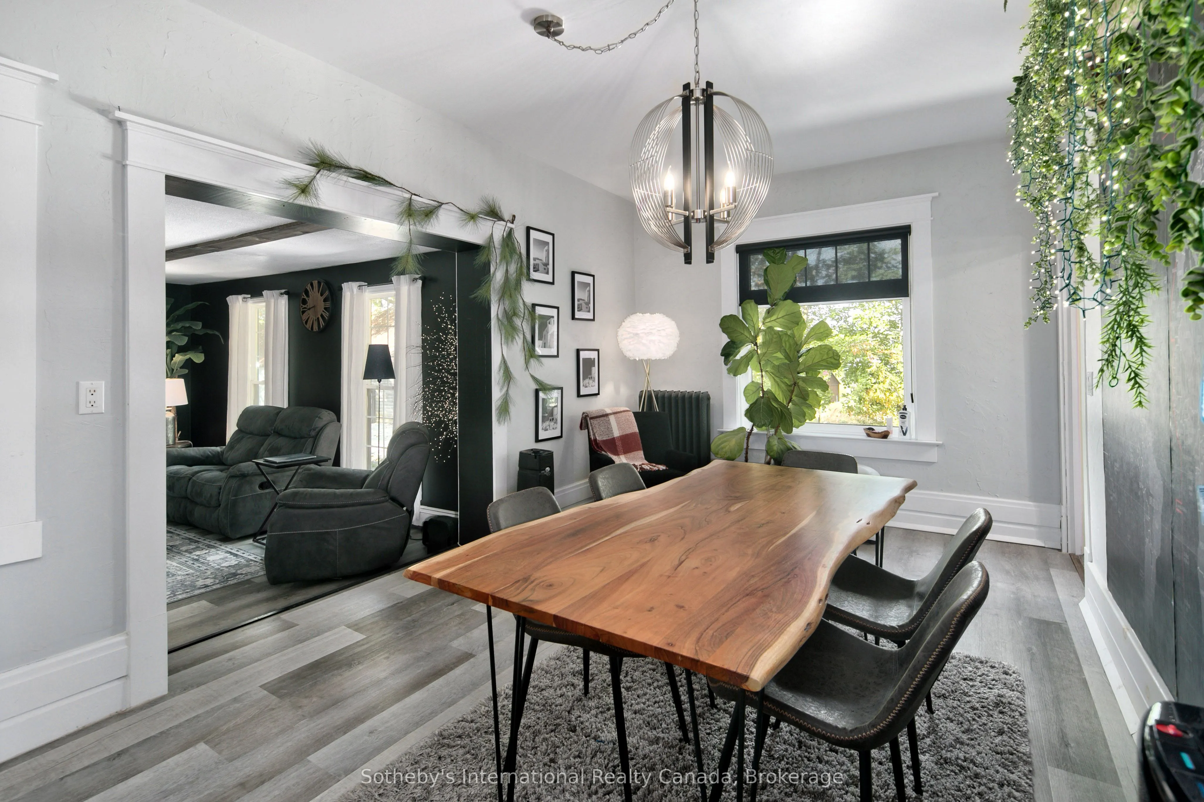 137840 GREY 12 Road