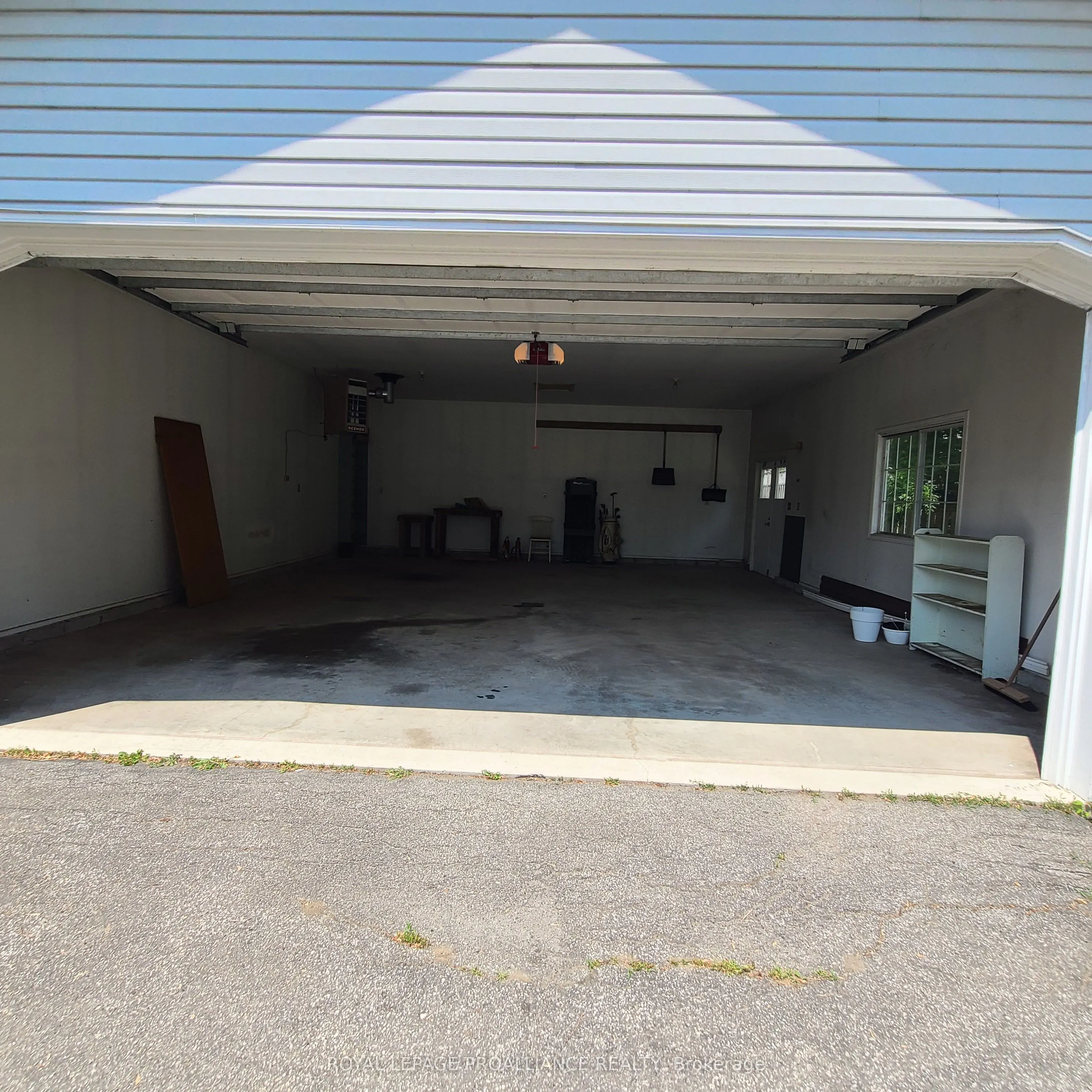 634 Henry Street W