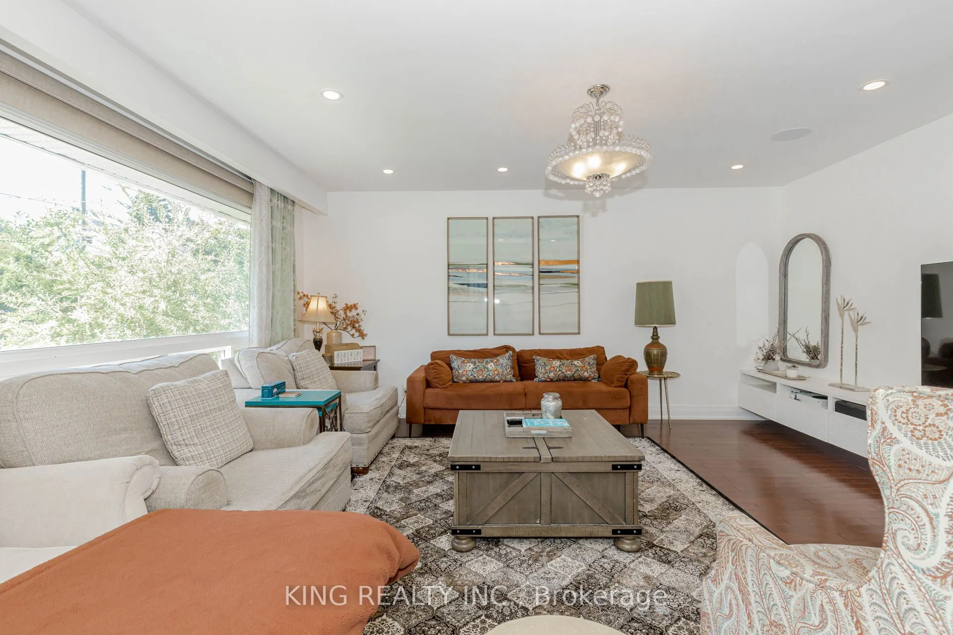 28 AINSLIE Avenue