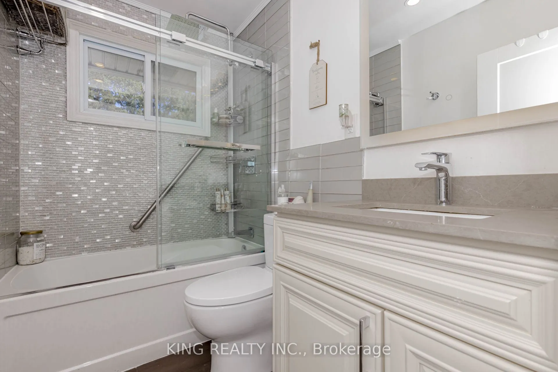 28 AINSLIE Avenue
