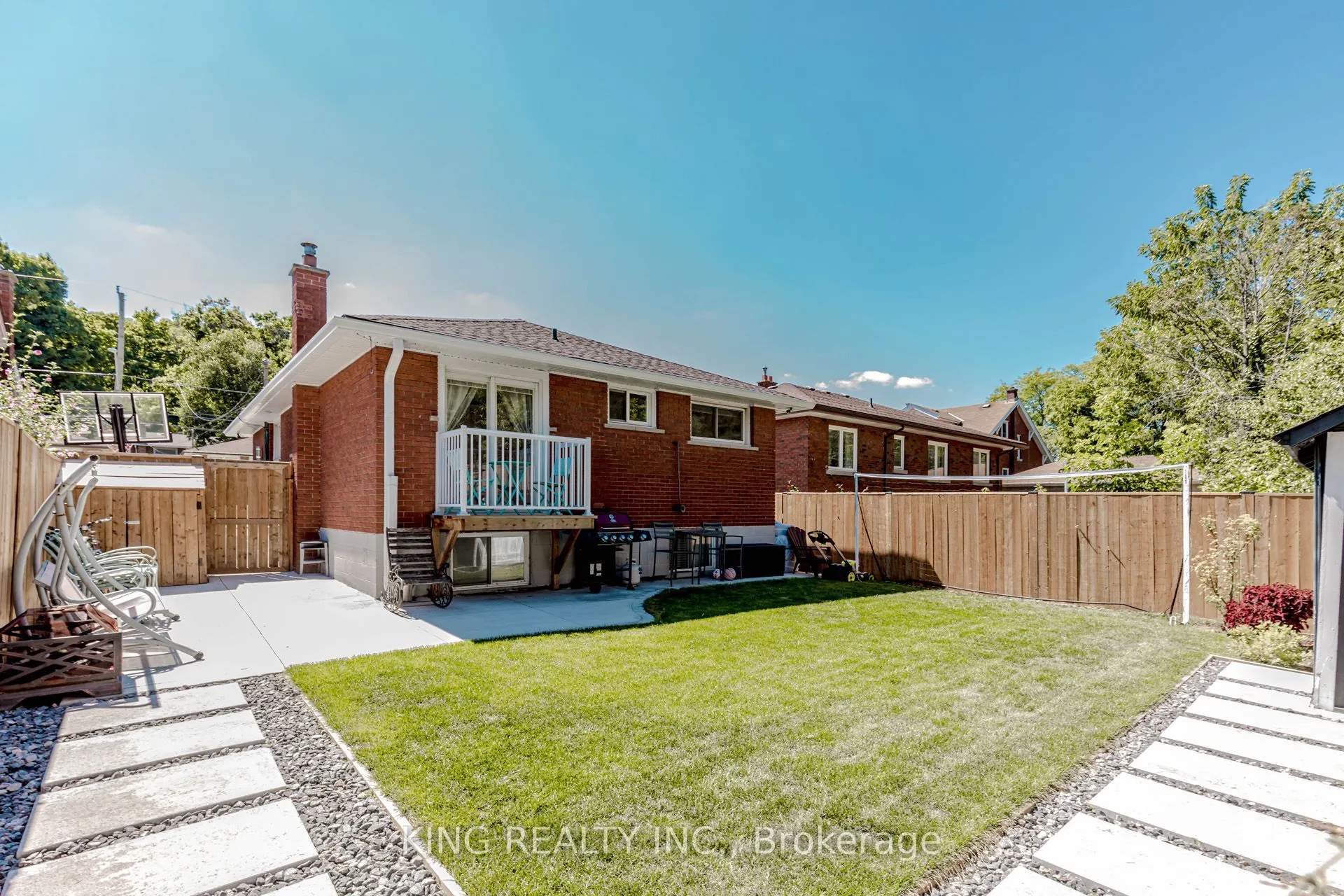 28 AINSLIE Avenue