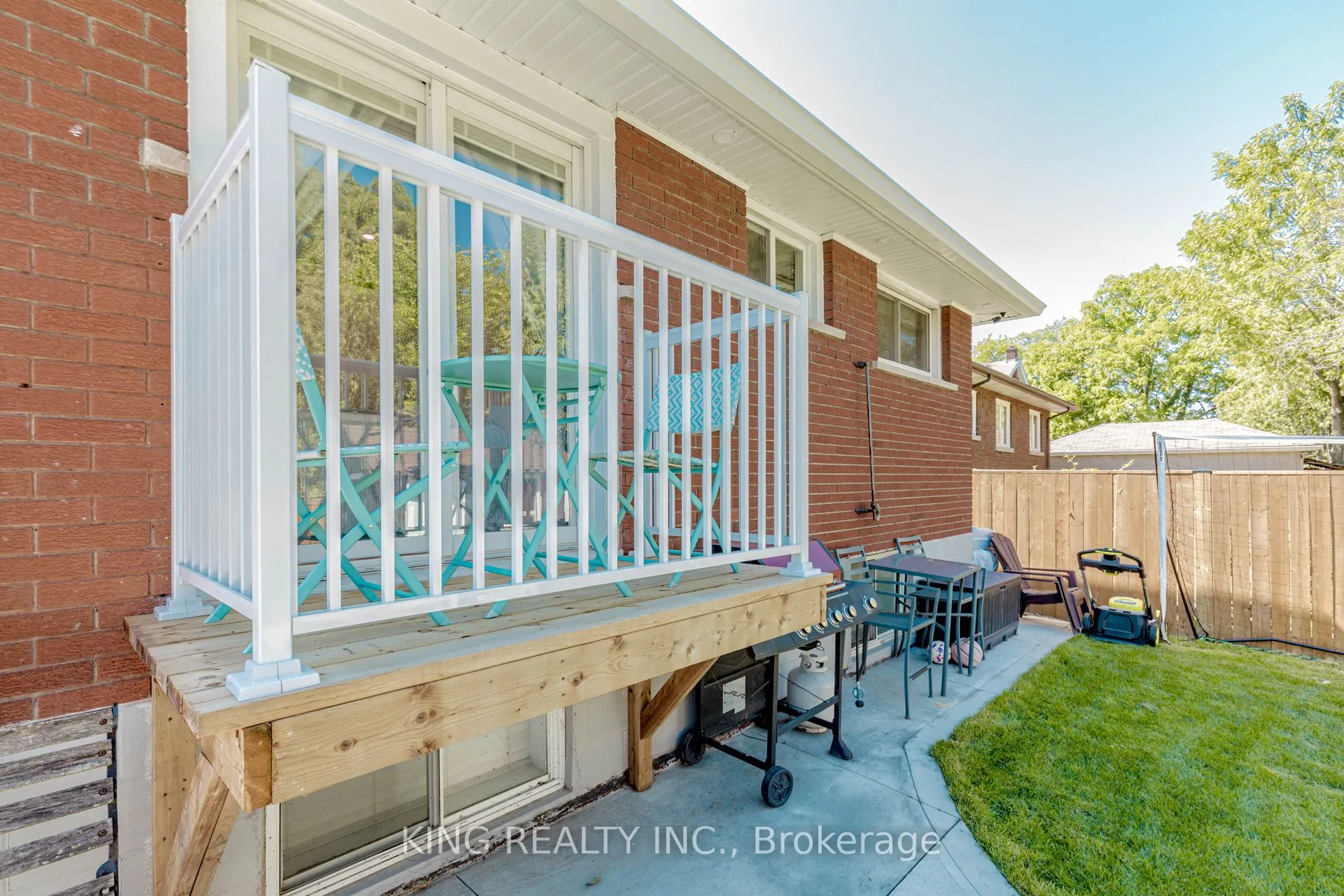 28 AINSLIE Avenue