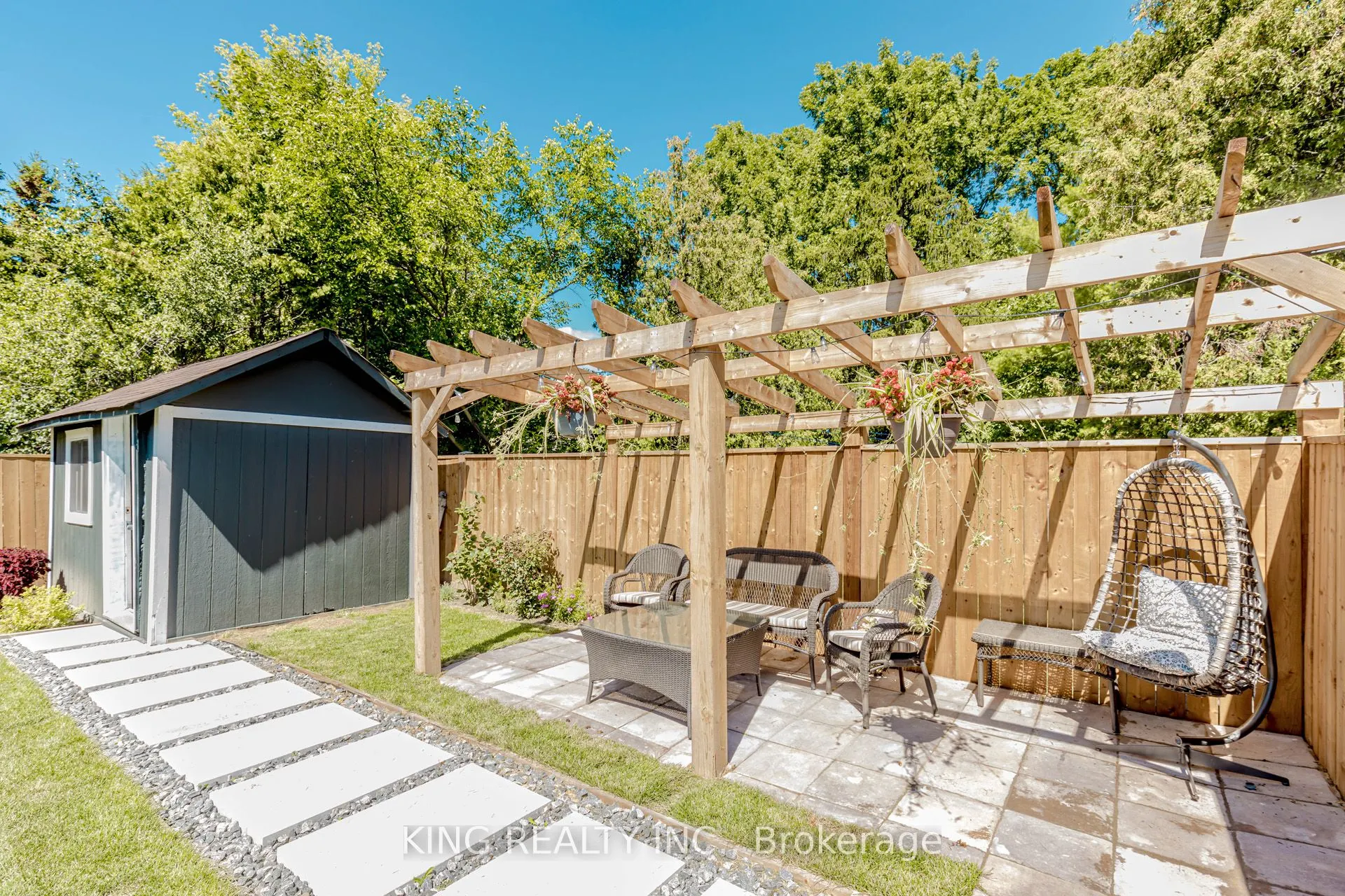 28 AINSLIE Avenue