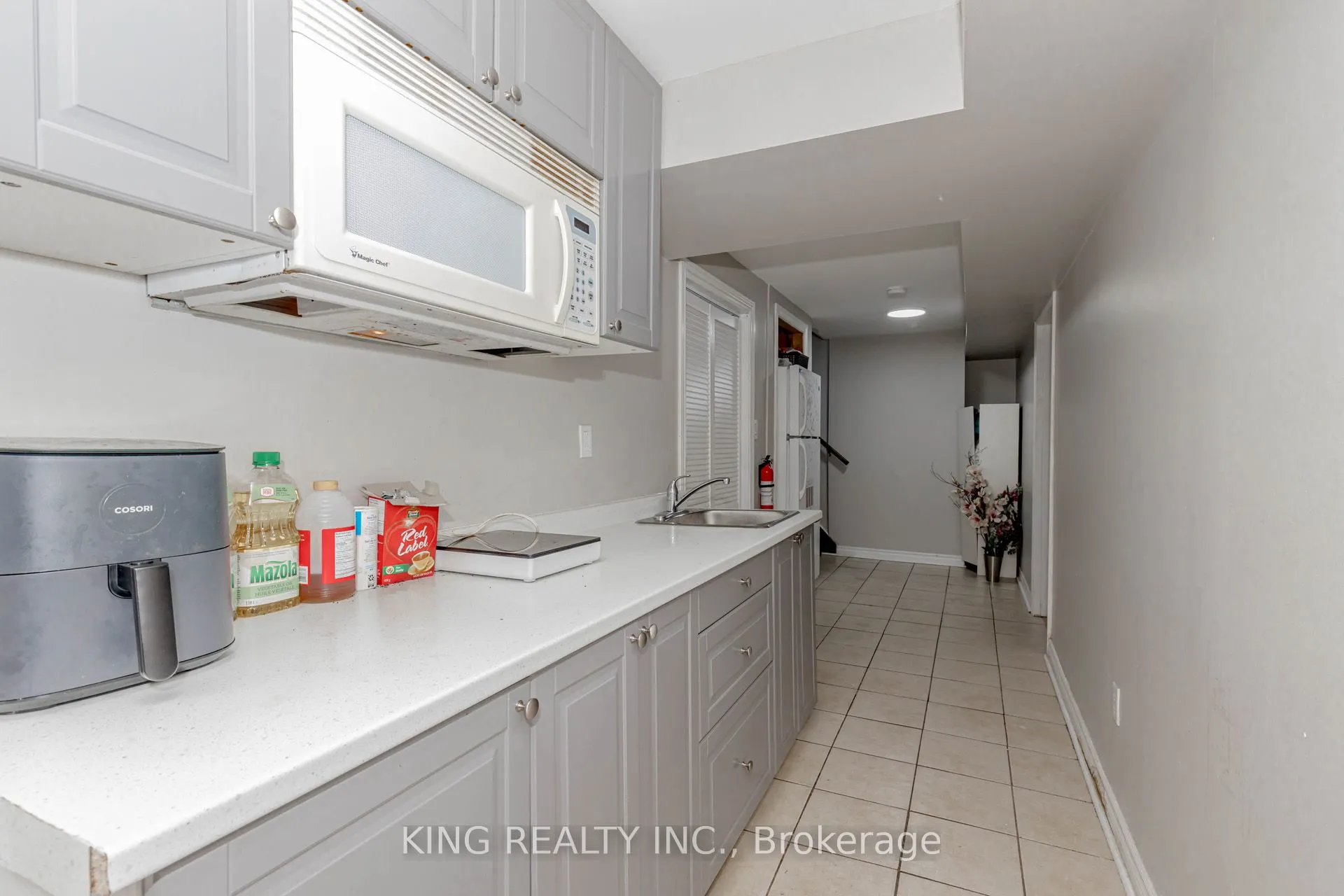 28 AINSLIE Avenue