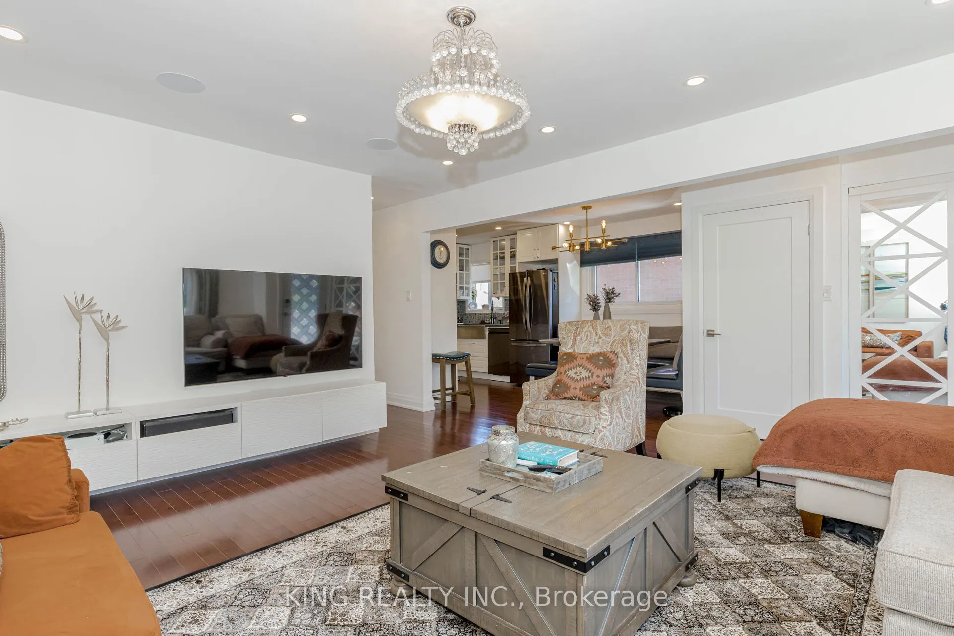 28 AINSLIE Avenue