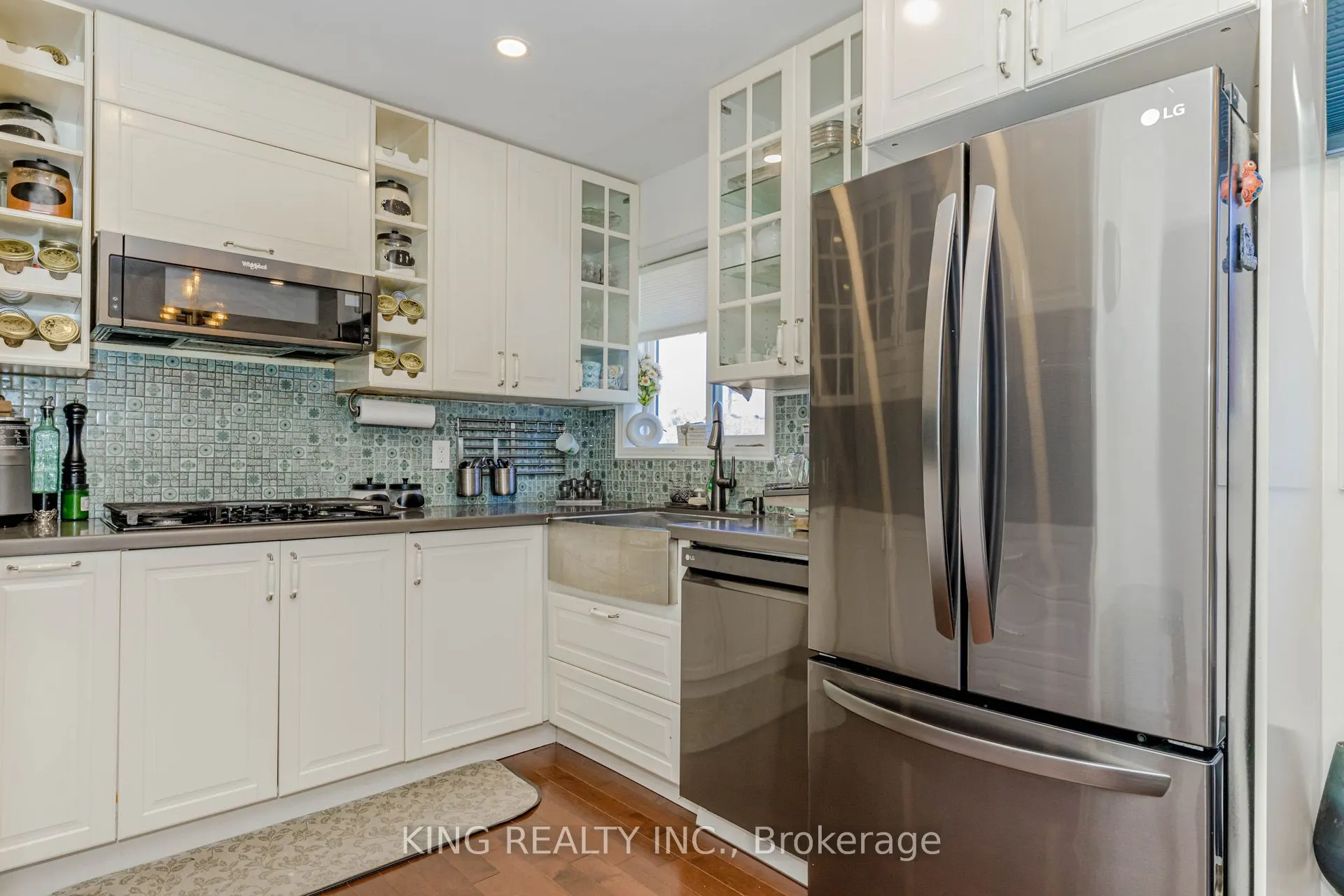 28 AINSLIE Avenue