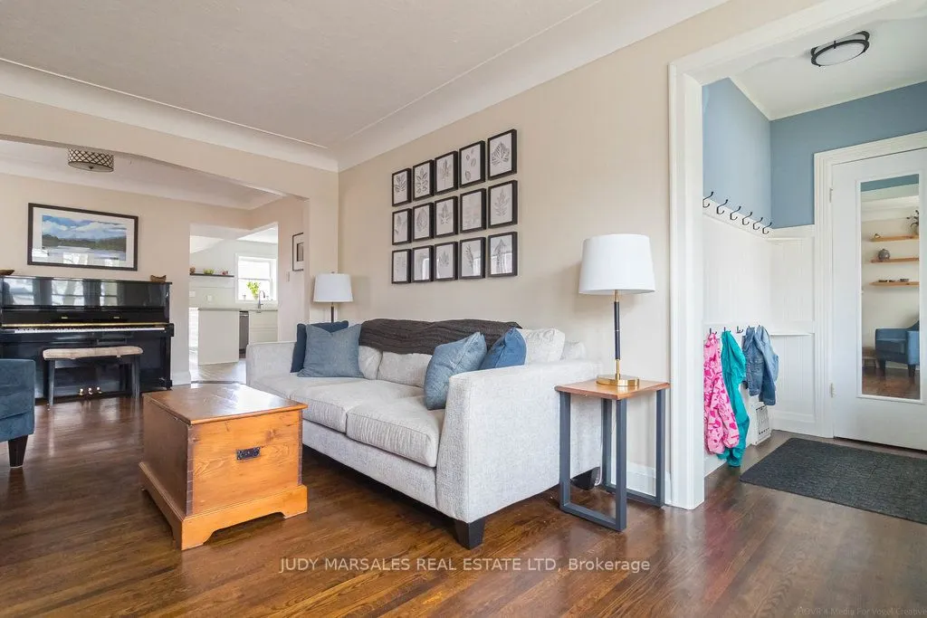 211 Wexford Avenue S