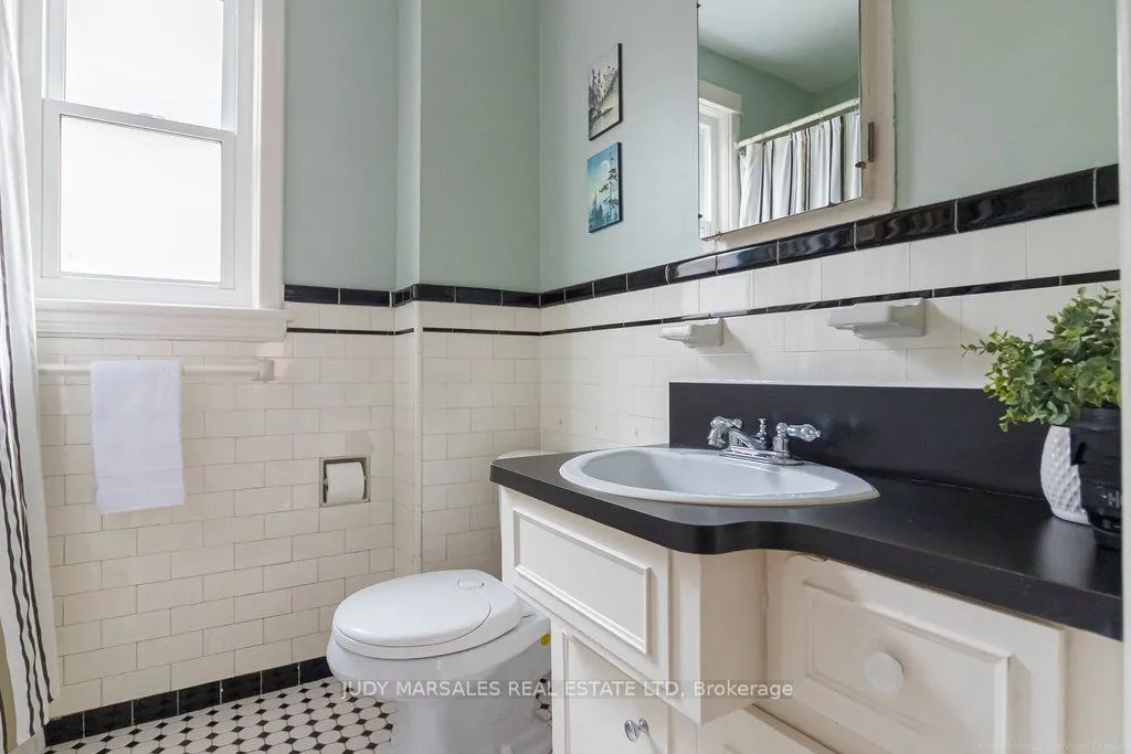 211 Wexford Avenue S