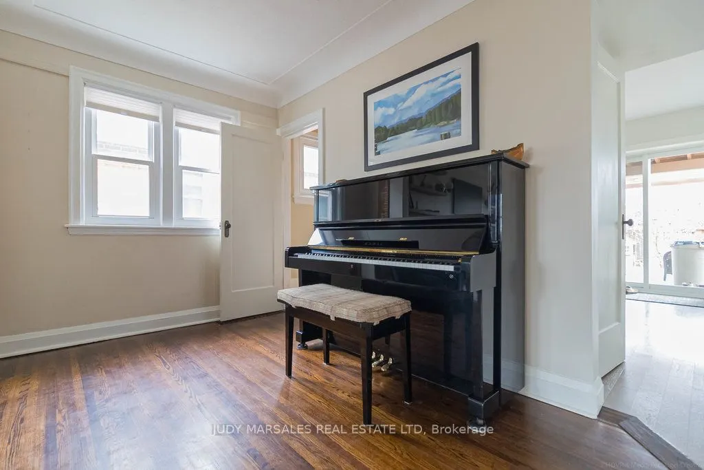 211 Wexford Avenue S