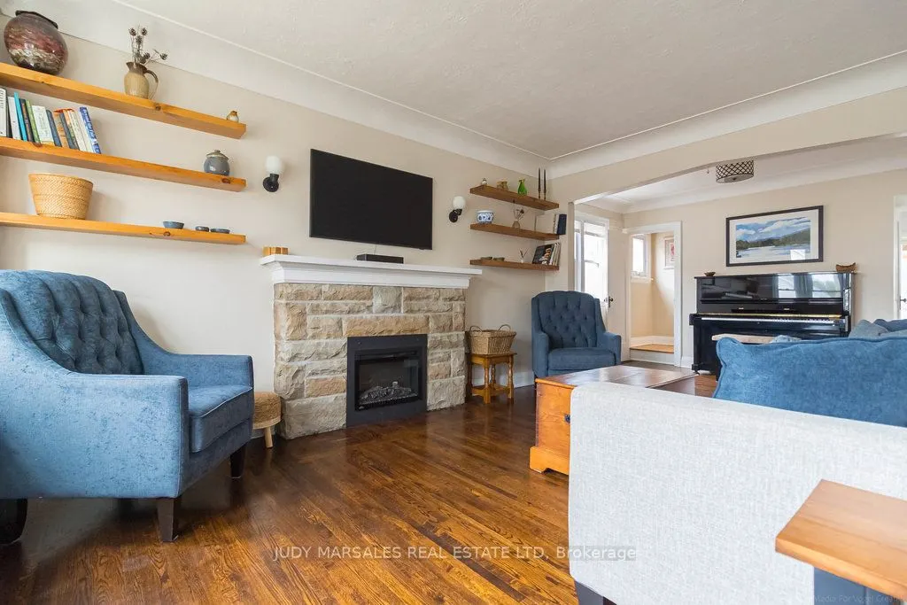 211 Wexford Avenue S