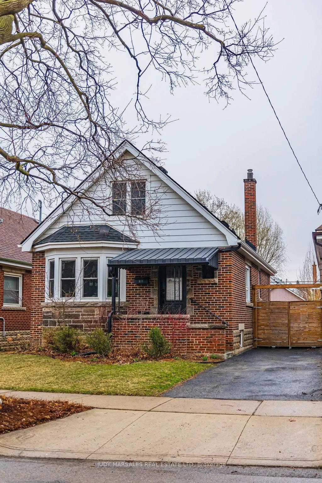 211 Wexford Avenue S