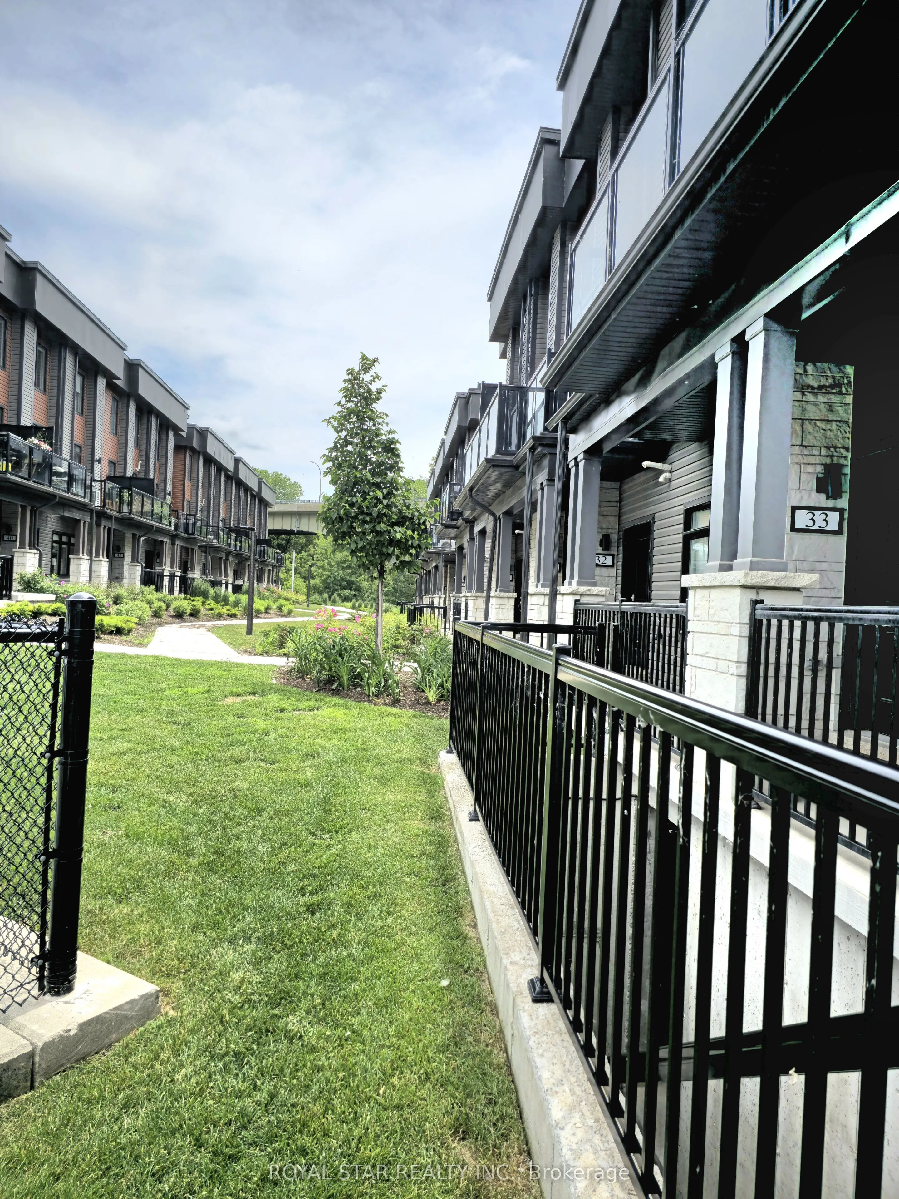 2 Willow Street, #33