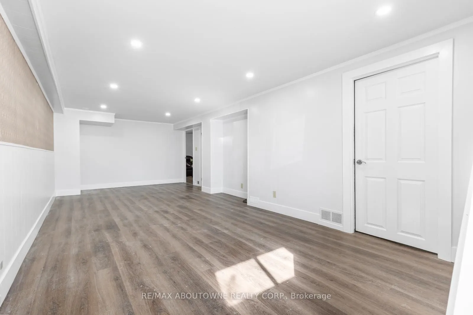 44 West Avenue