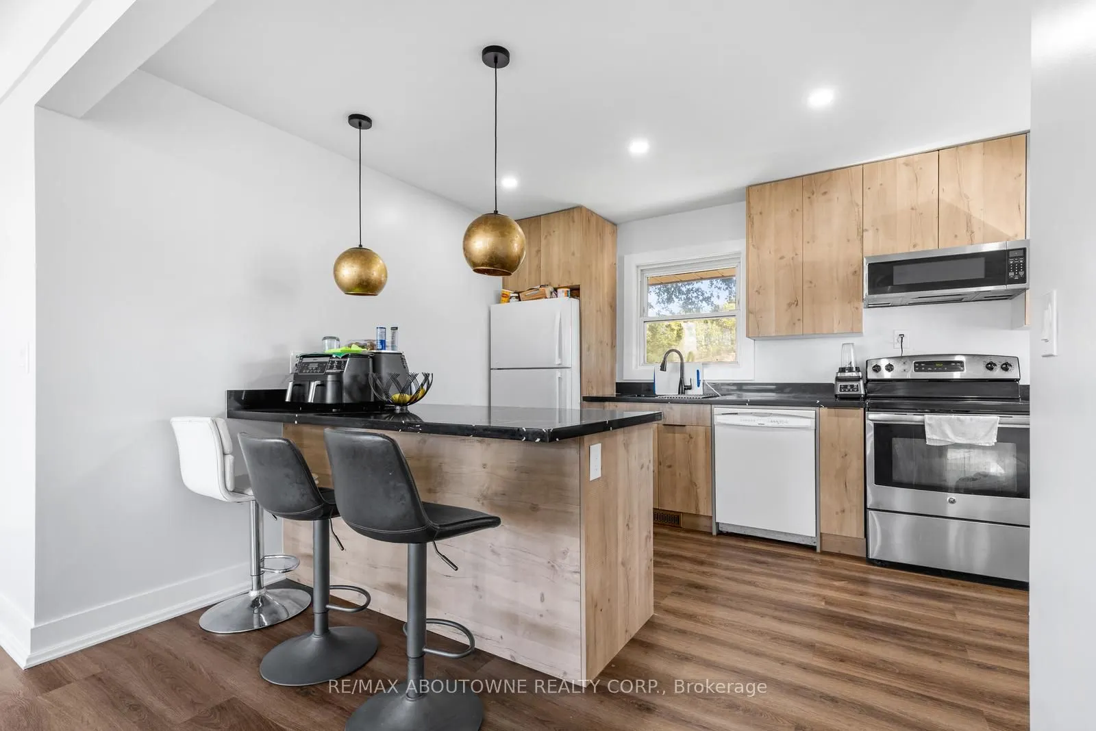 44 West Avenue