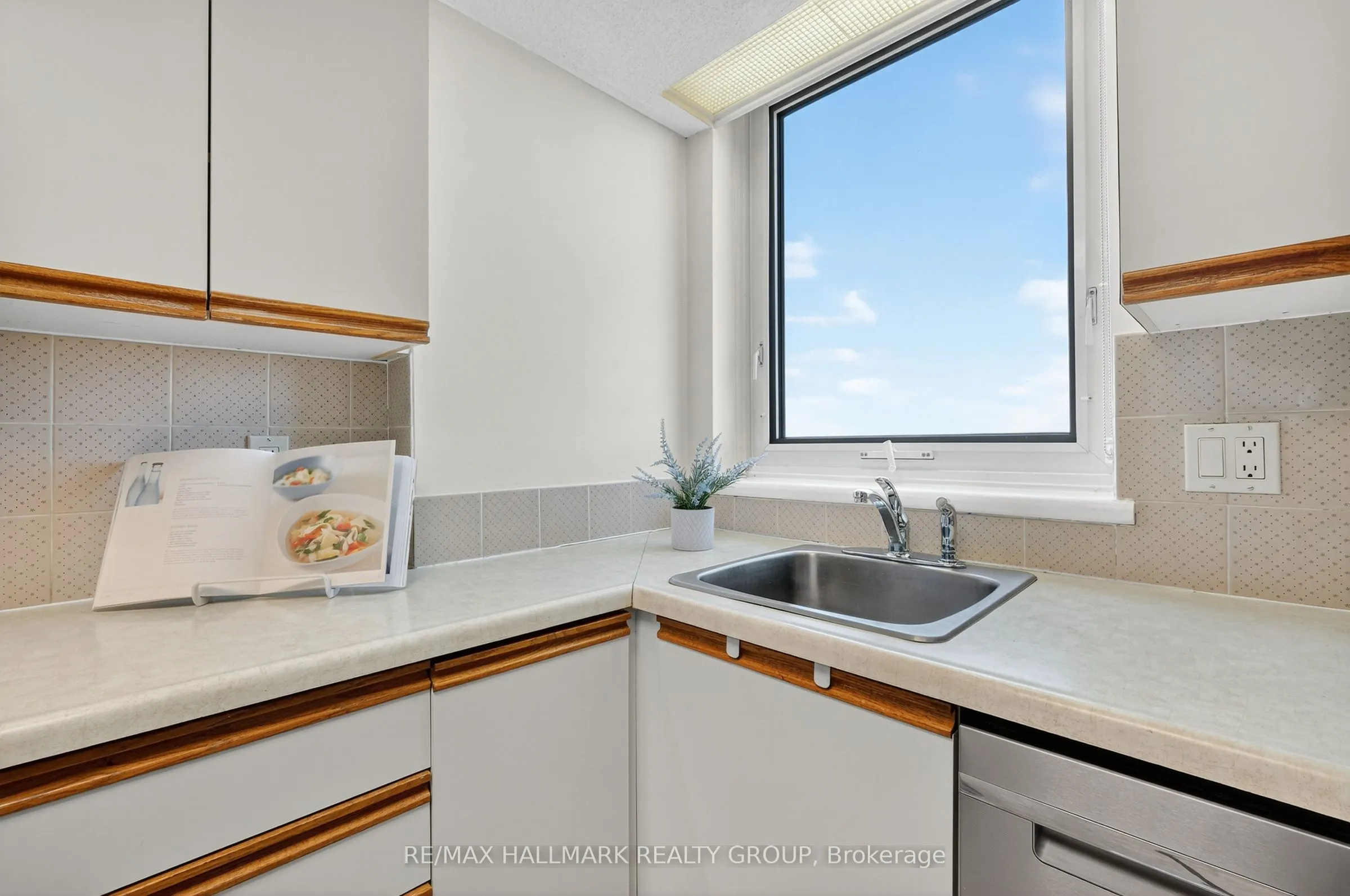 80 Sandcastle Drive, #1207
