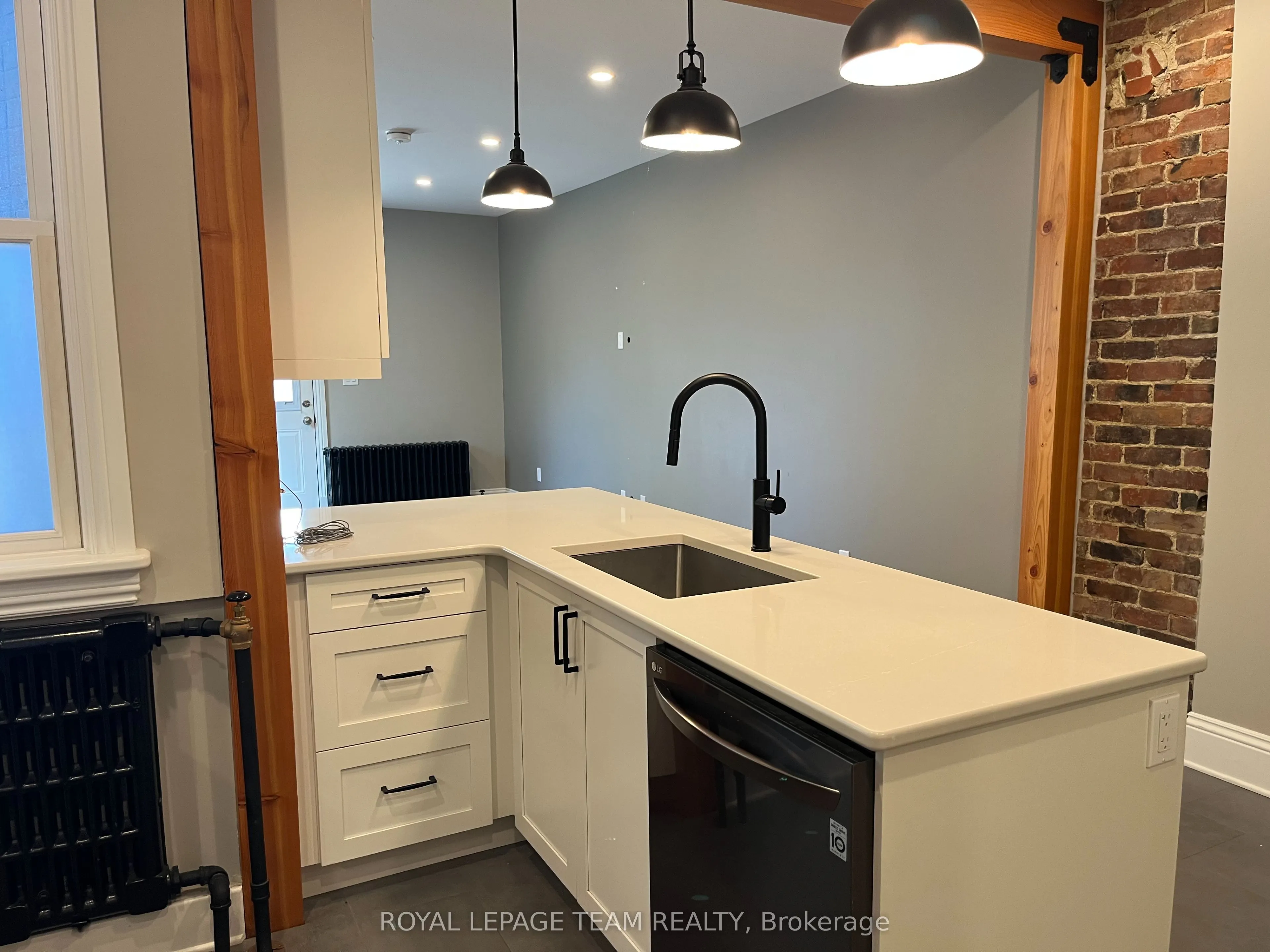 75 Cathcart Street, #1