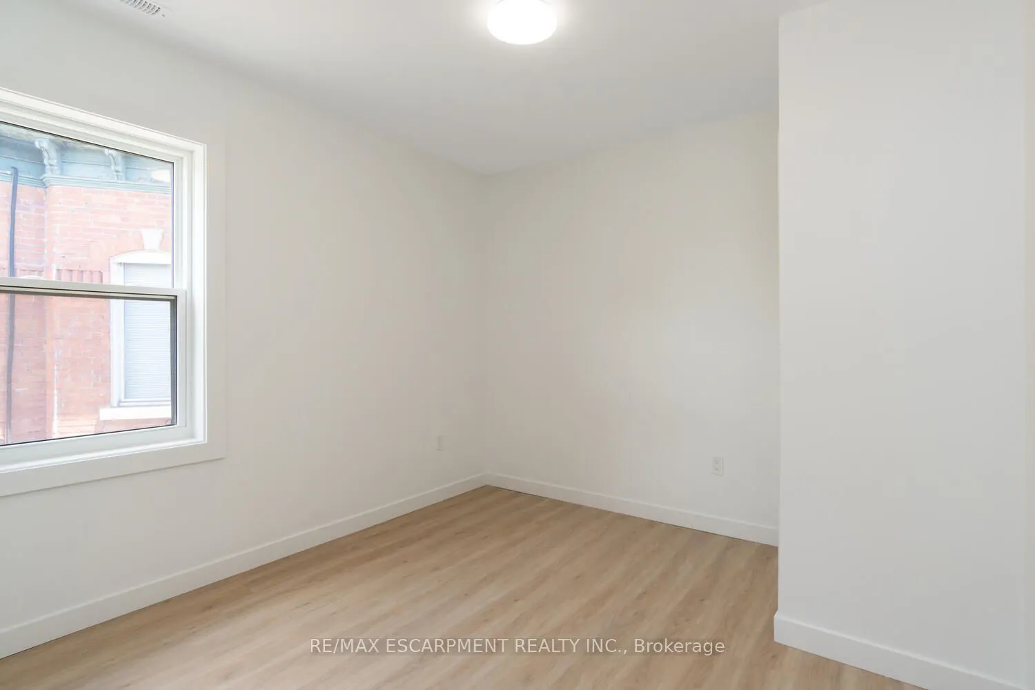 127 Victoria Avenue S, #6