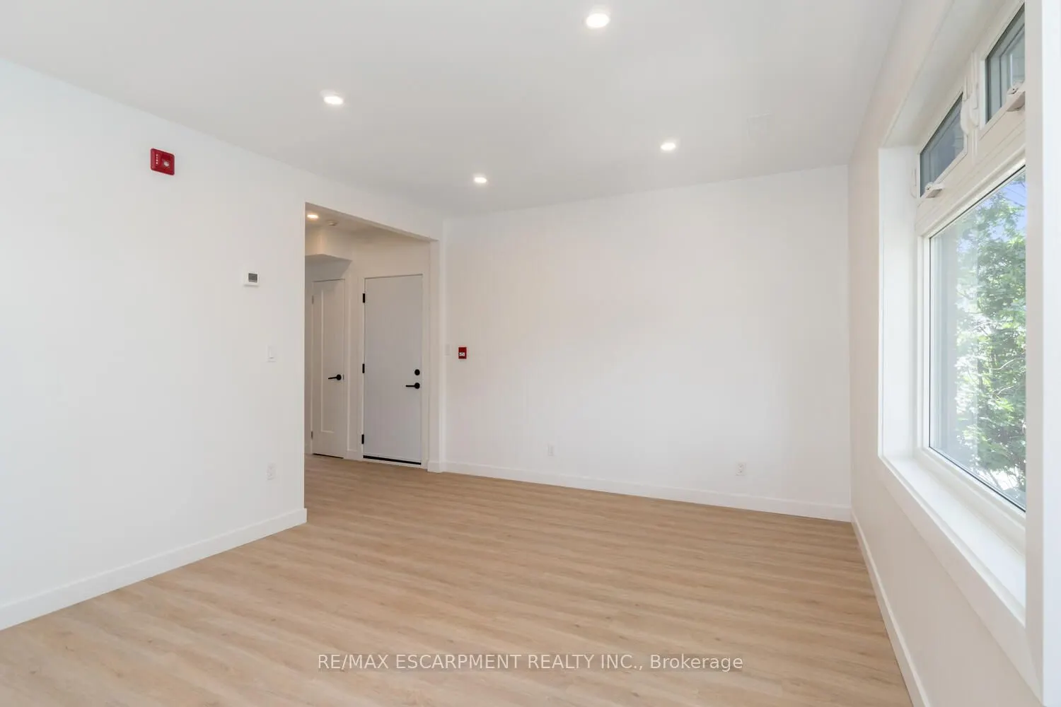 127 Victoria Avenue S, #6