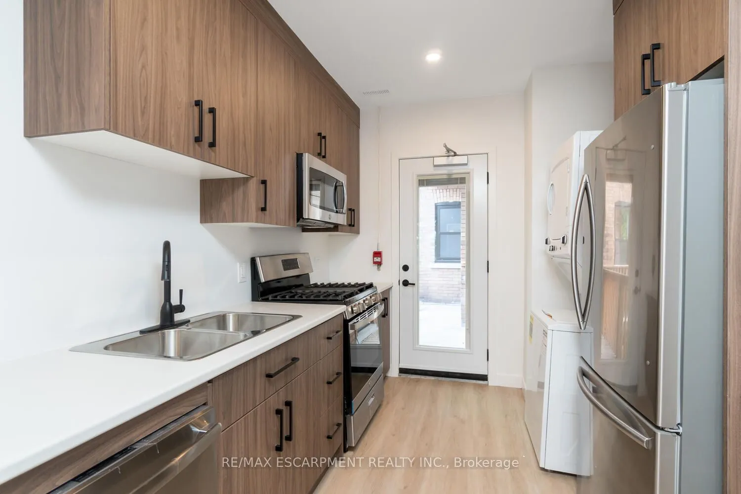 127 Victoria Avenue S, #6