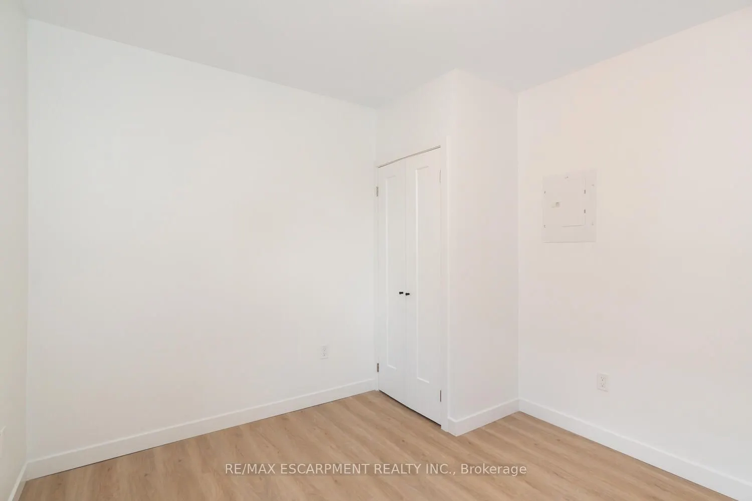 127 Victoria Avenue S, #6