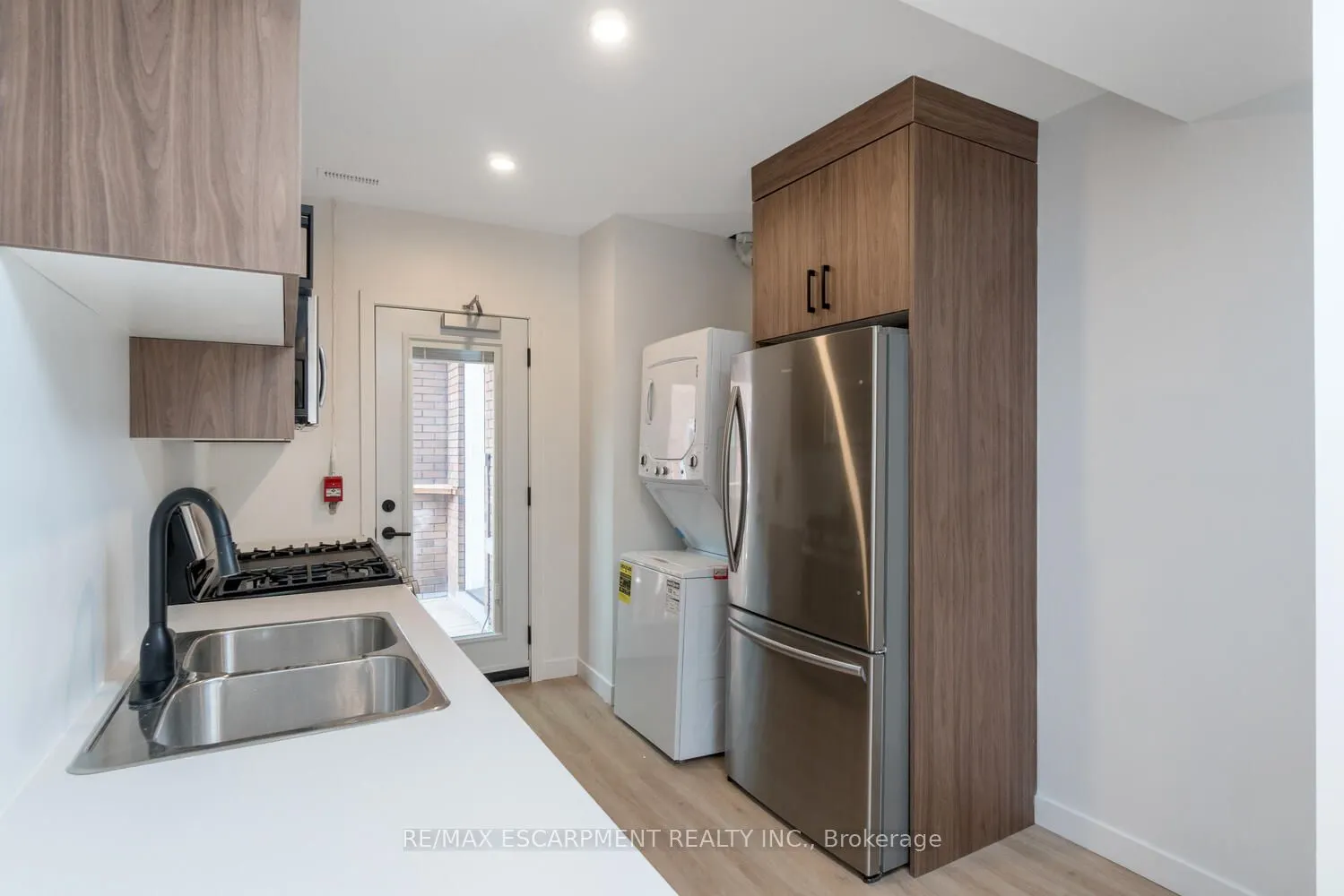 127 Victoria Avenue S, #6