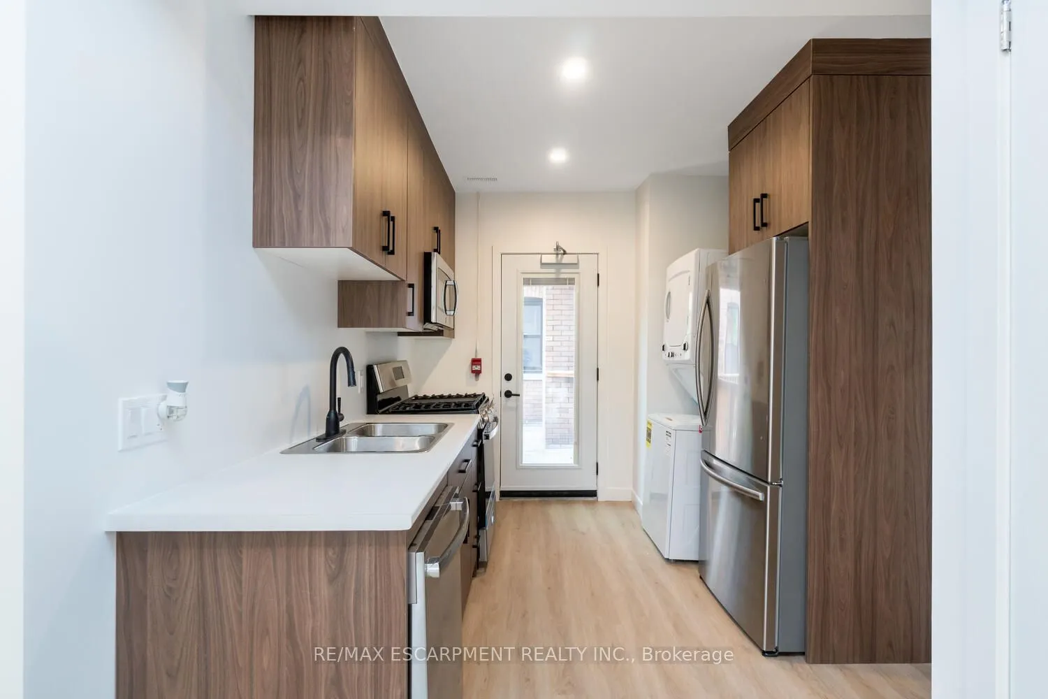 127 Victoria Avenue S, #6