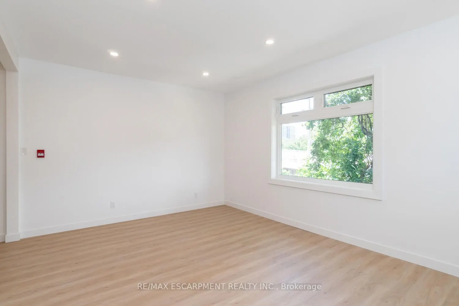 127 Victoria Avenue S, #6