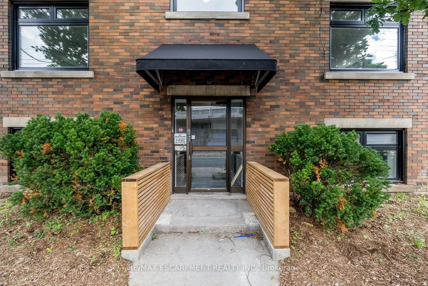 127 Victoria Avenue S, #6